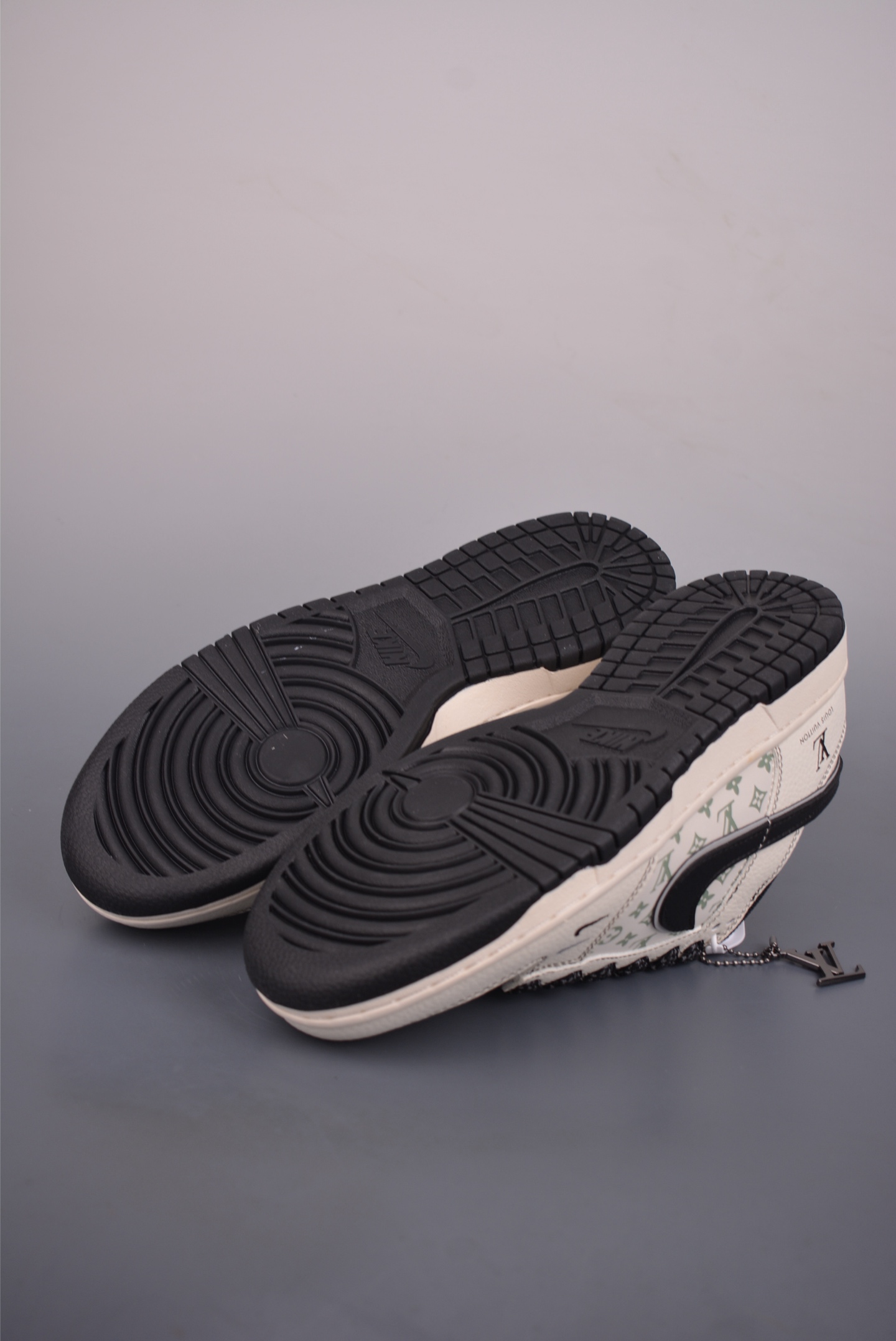 280 Nike SB Dunk Low LV联名 HH7518-095