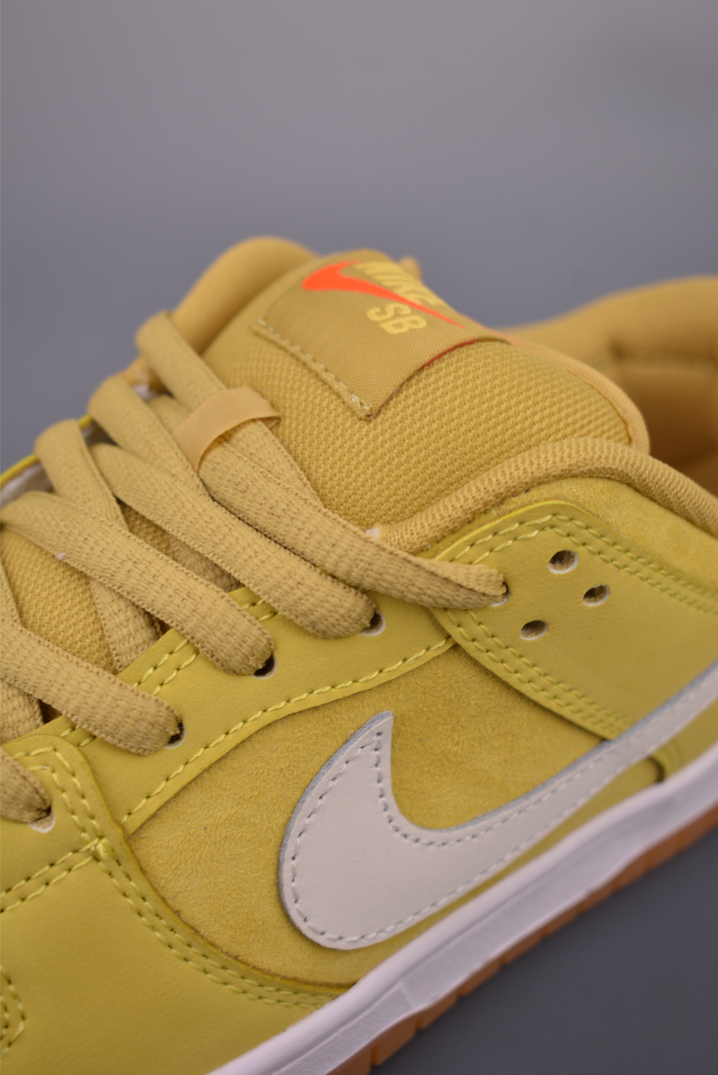 200 Nike SB Dunk Low FJ1674-700