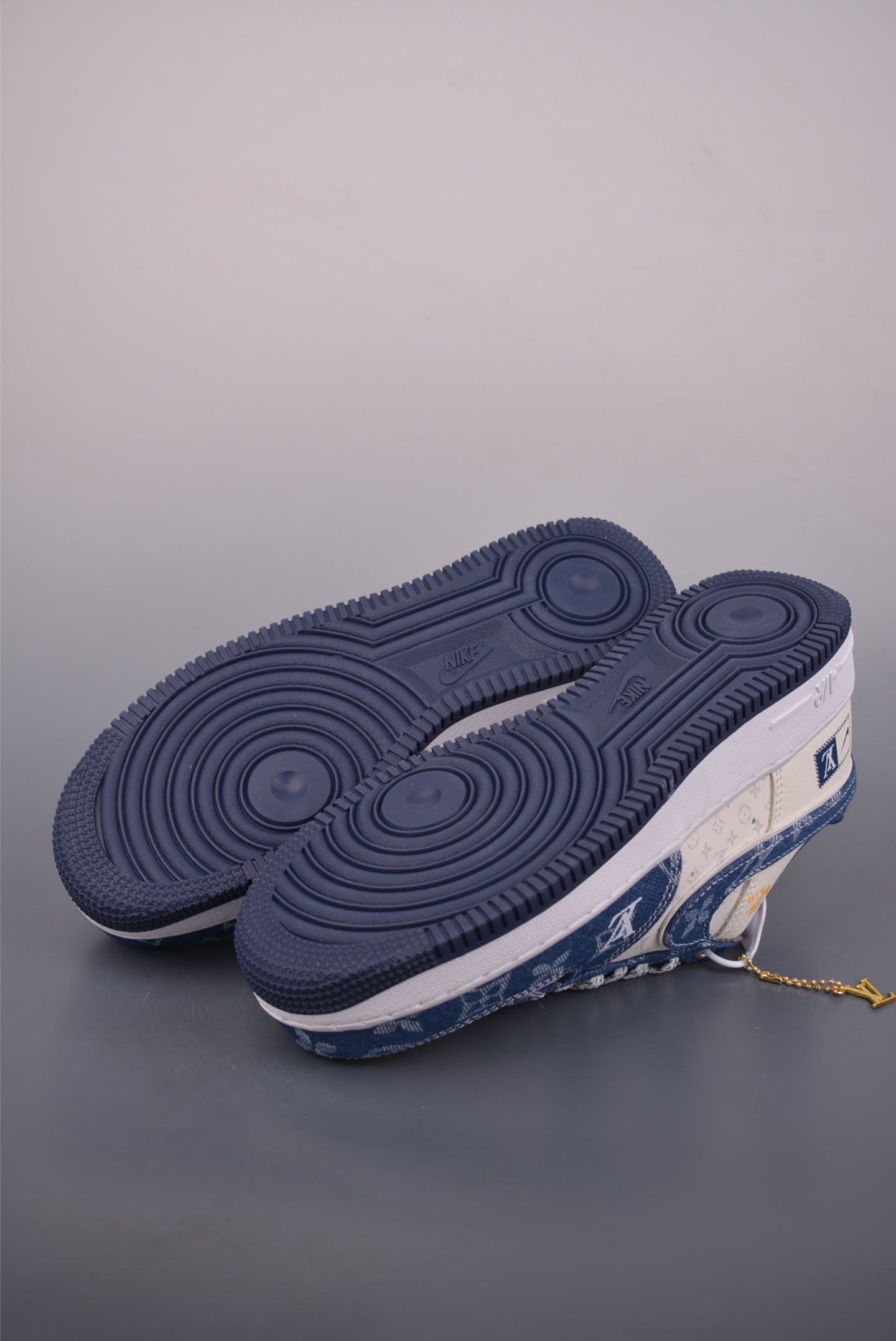 160 Nike Air Force 1 Low YN7698