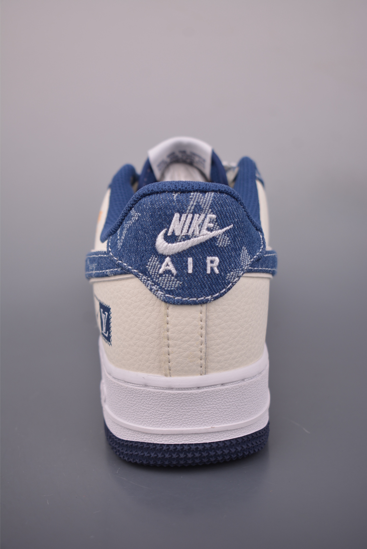 160 Nike Air Force 1 Low YN7698