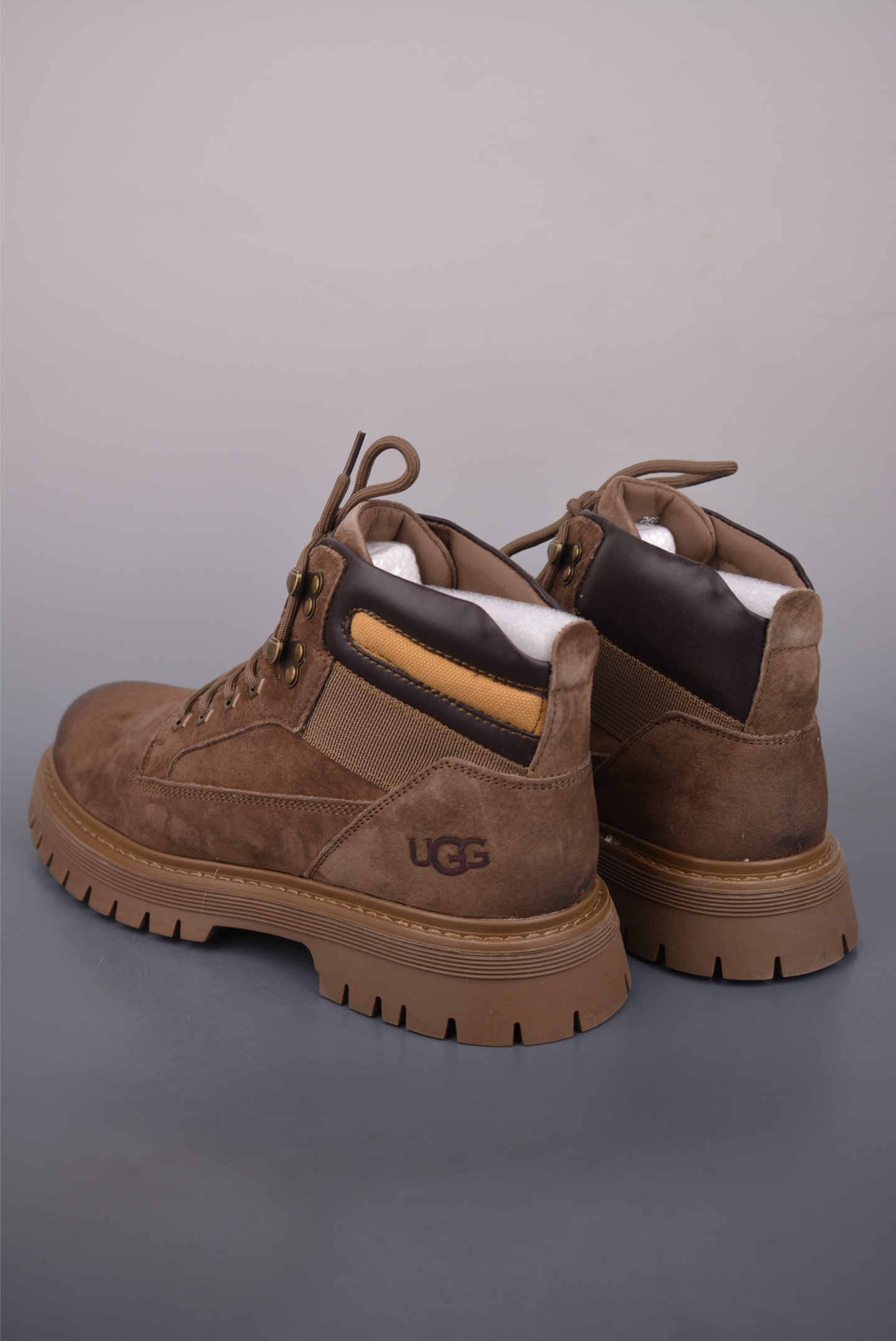 320 美国轻奢品牌 UGG Tasman Weather Hybrid 塔斯曼混合系列中帮轻量休闲马丁靴 U5333M