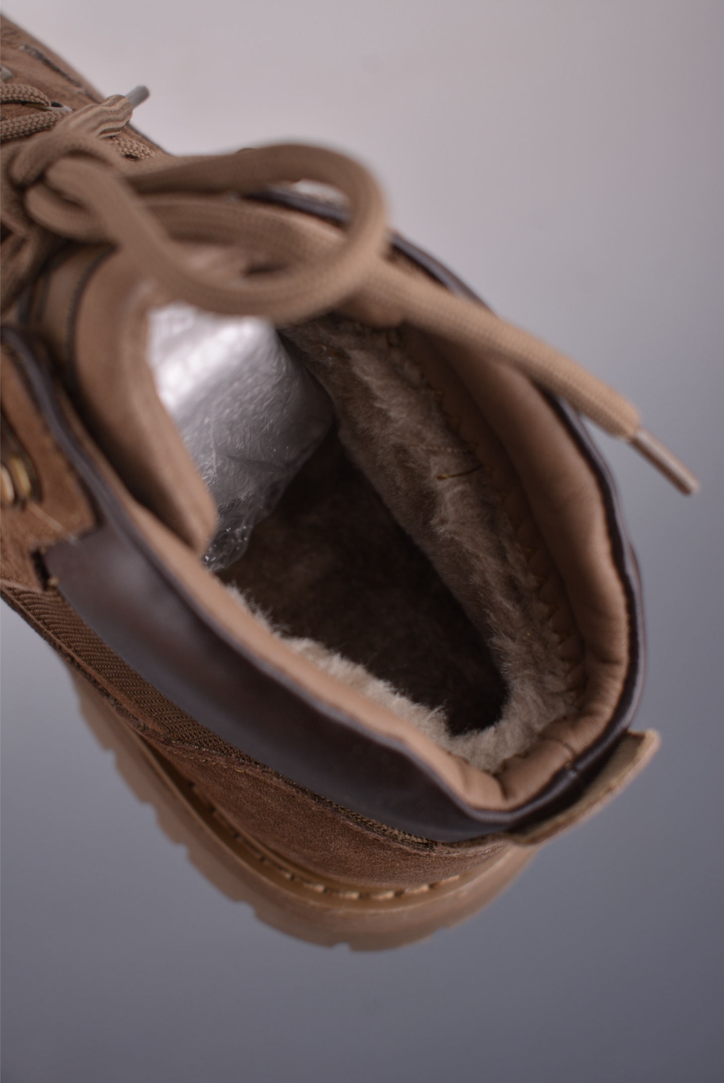 320 美国轻奢品牌 UGG Tasman Weather Hybrid 塔斯曼混合系列中帮轻量休闲马丁靴 U5333M