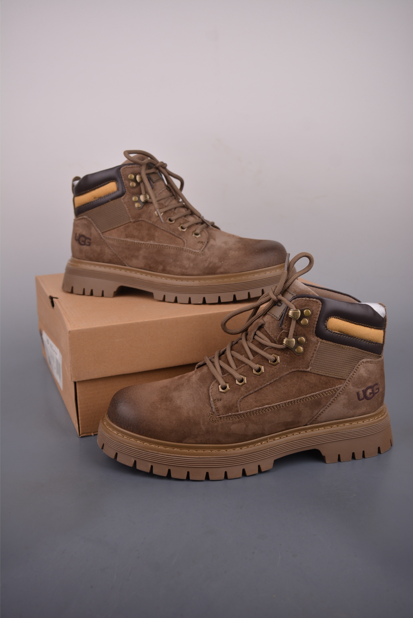 320 美国轻奢品牌 UGG Tasman Weather Hybrid 塔斯曼混合系列中帮轻量休闲马丁靴 U5333M