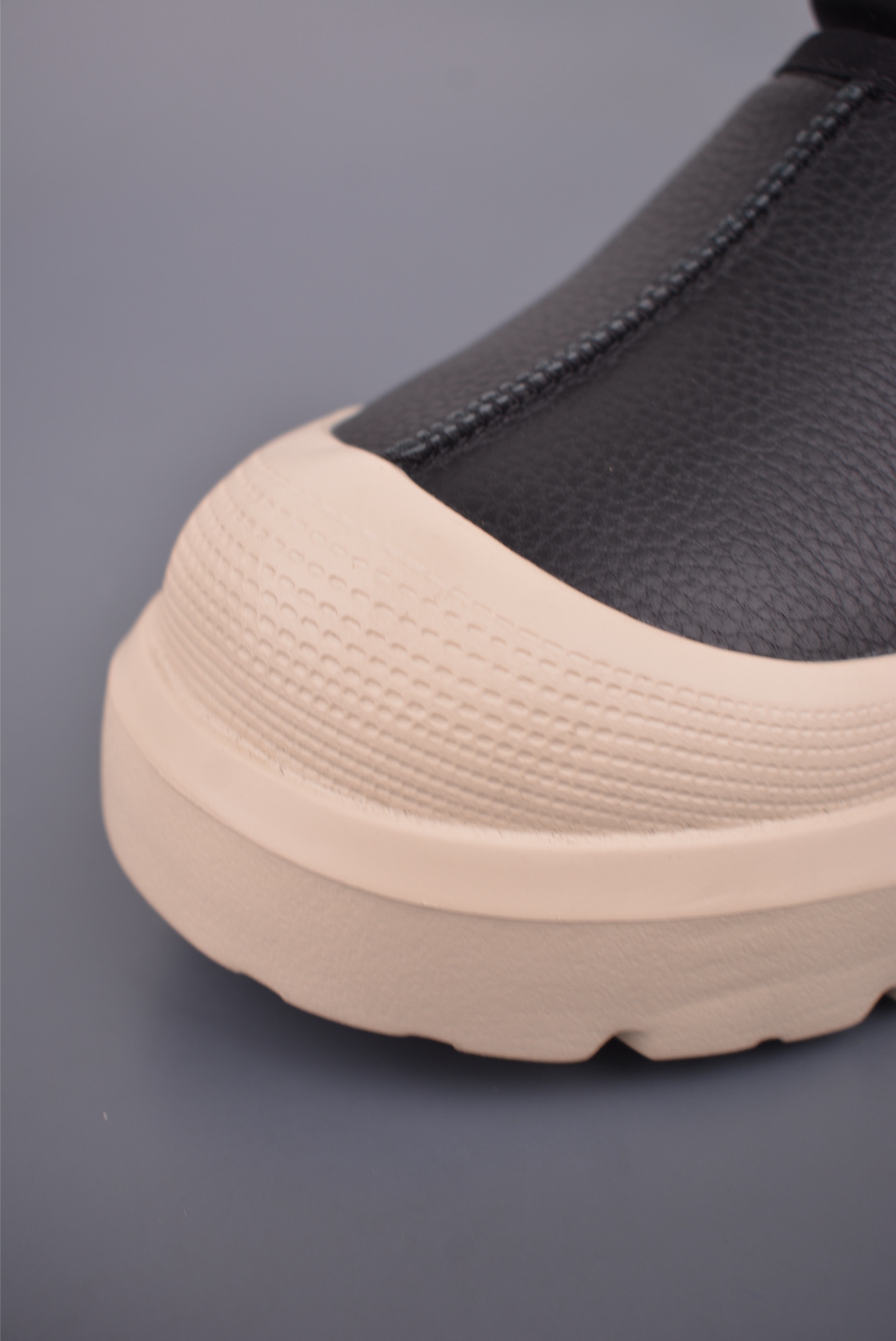 260 UGG 2025秋冬新品 机能撞色 王一博代言热门大爆款 包头套脚低帮 1144096