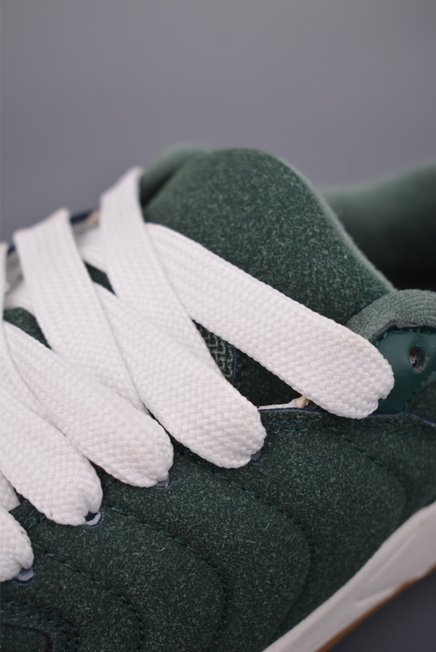 140 ATMOSPHERE 简约舒适篮球鞋 防滑耐磨 低帮运动板鞋 IB3731