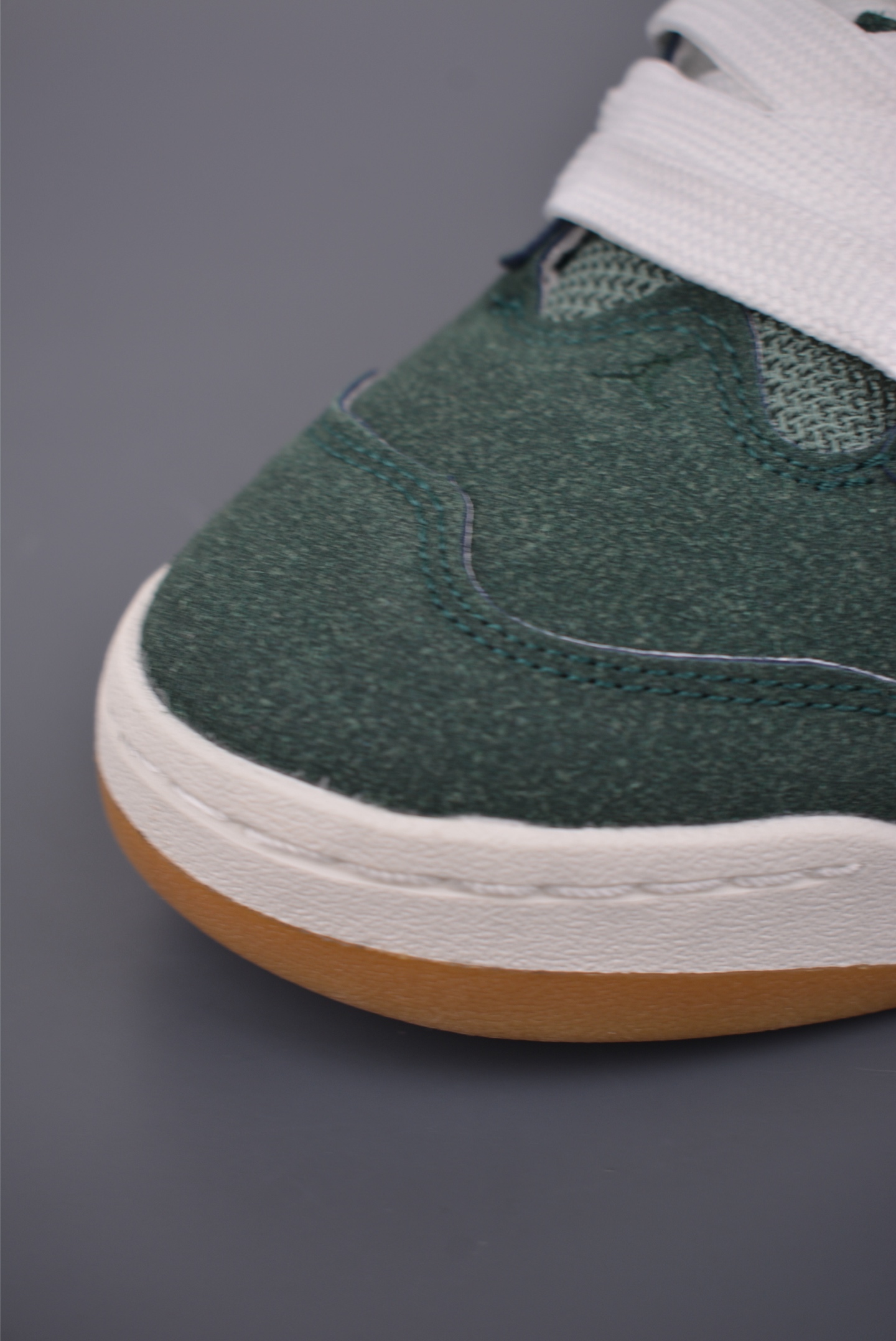 140 ATMOSPHERE 简约舒适篮球鞋 防滑耐磨 低帮运动板鞋 IB3731