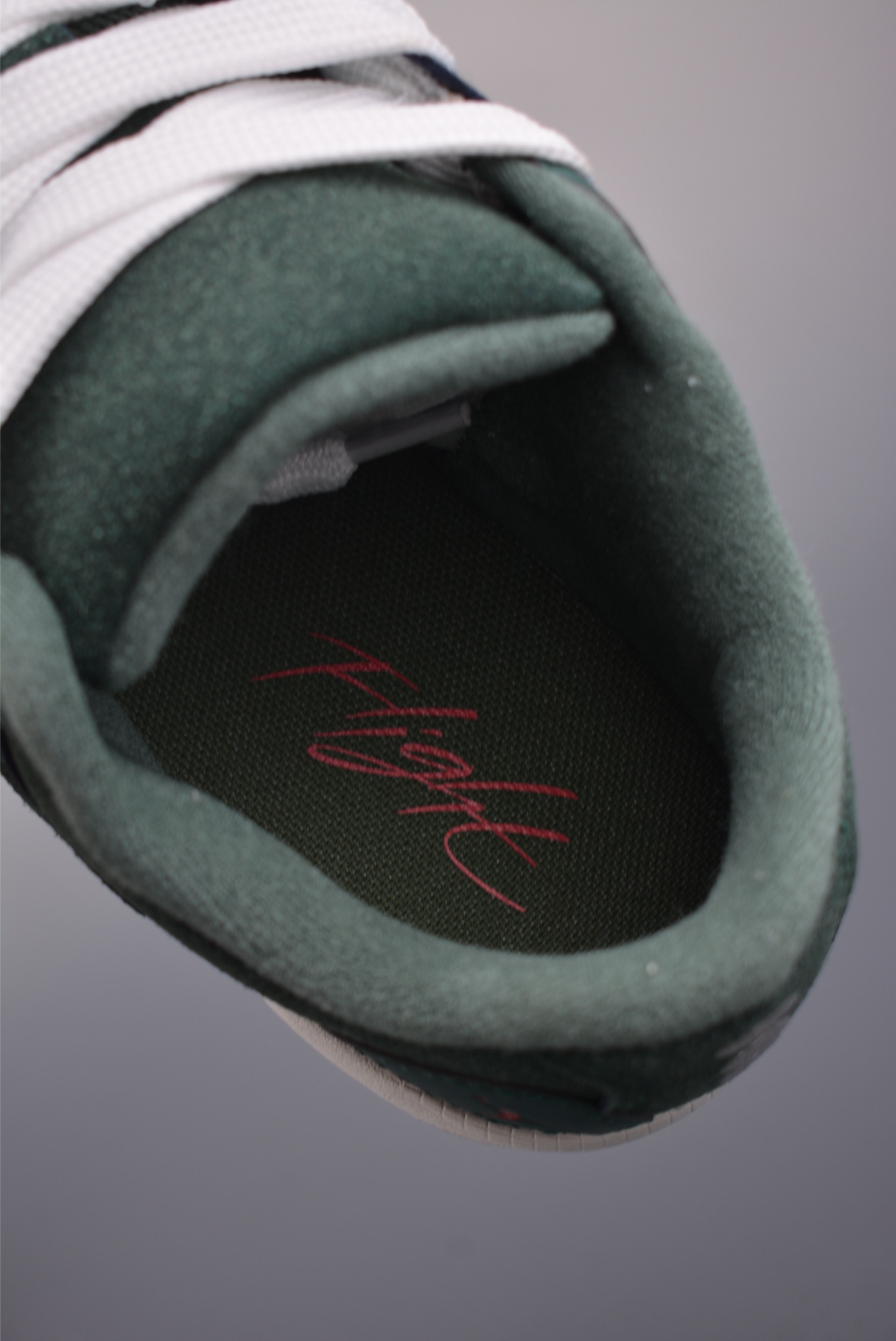 140 ATMOSPHERE 简约舒适篮球鞋 防滑耐磨 低帮运动板鞋 IB3731