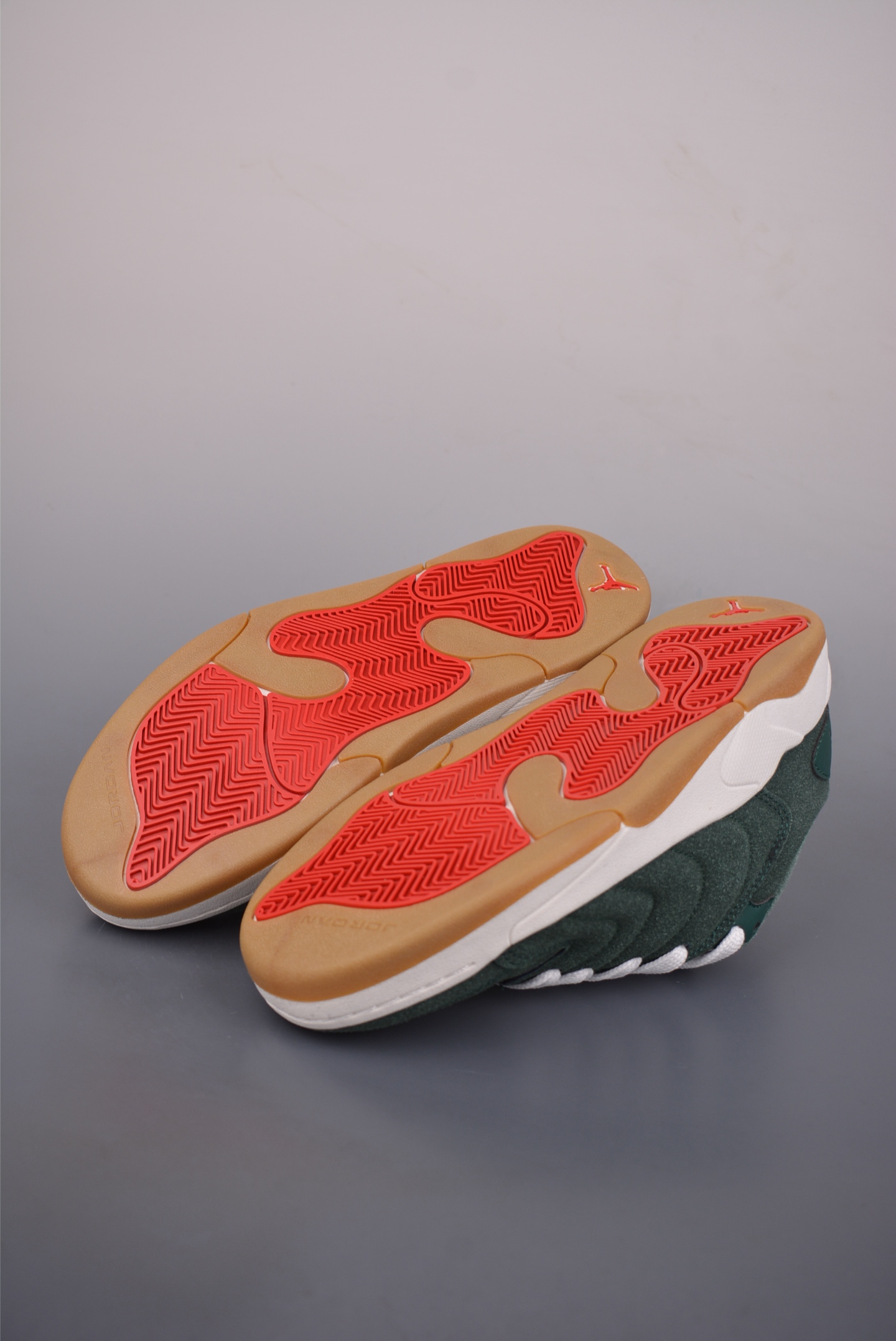 140 ATMOSPHERE 简约舒适篮球鞋 防滑耐磨 低帮运动板鞋 IB3731