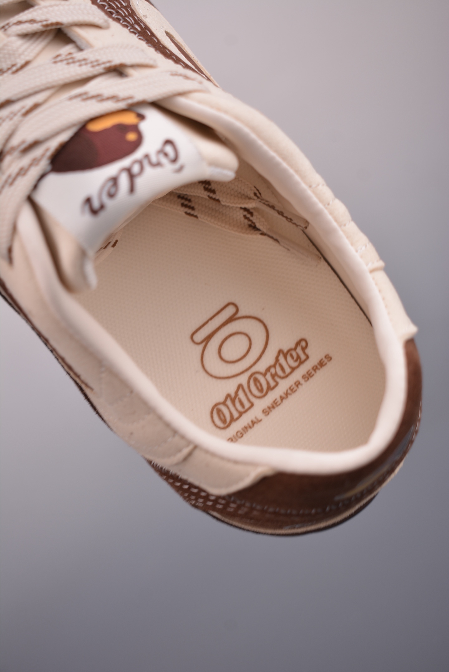 200 OLD ORDER Turbo-Lite芭蕾复古德训鞋 Hello Kitty联名大红配色超独特百搭 O2320814