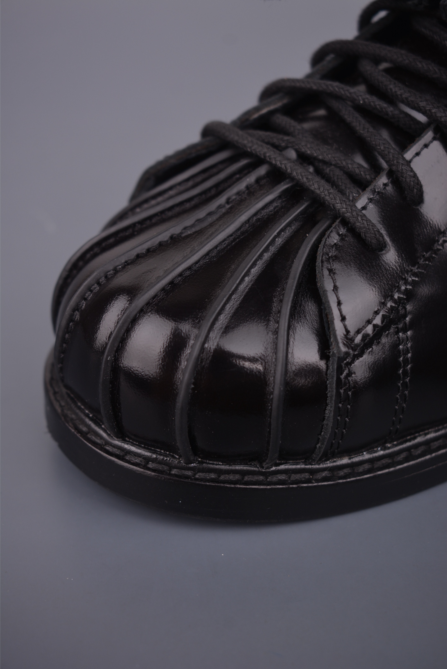 420 CLOT x adidas originals SUPER Dress 复古街头 陈冠希联名款 面黑色漆皮+三叶草贝壳头经典廓形 JR2814