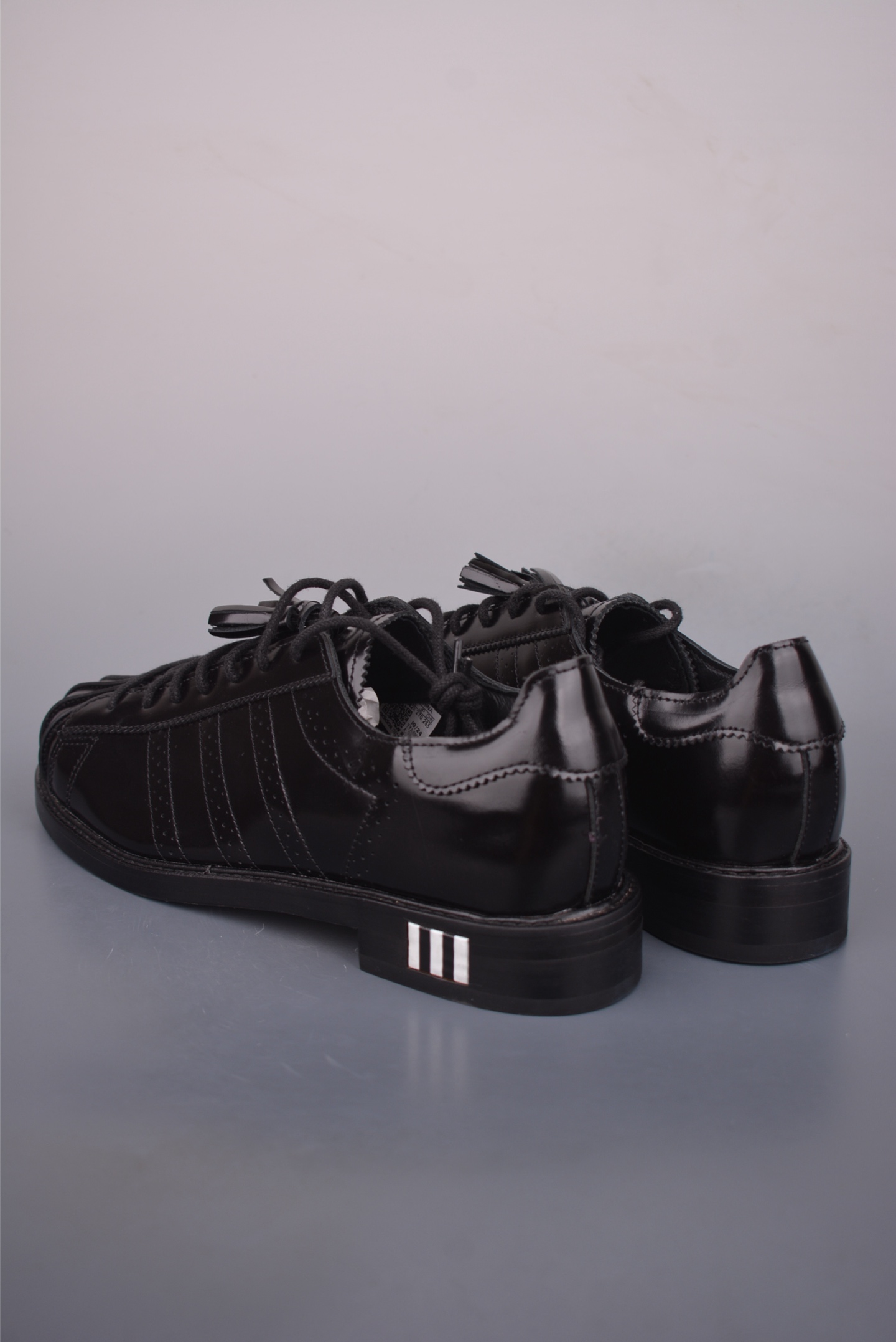 420 CLOT x adidas originals SUPER Dress 复古街头 陈冠希联名款 面黑色漆皮+三叶草贝壳头经典廓形 JR2814