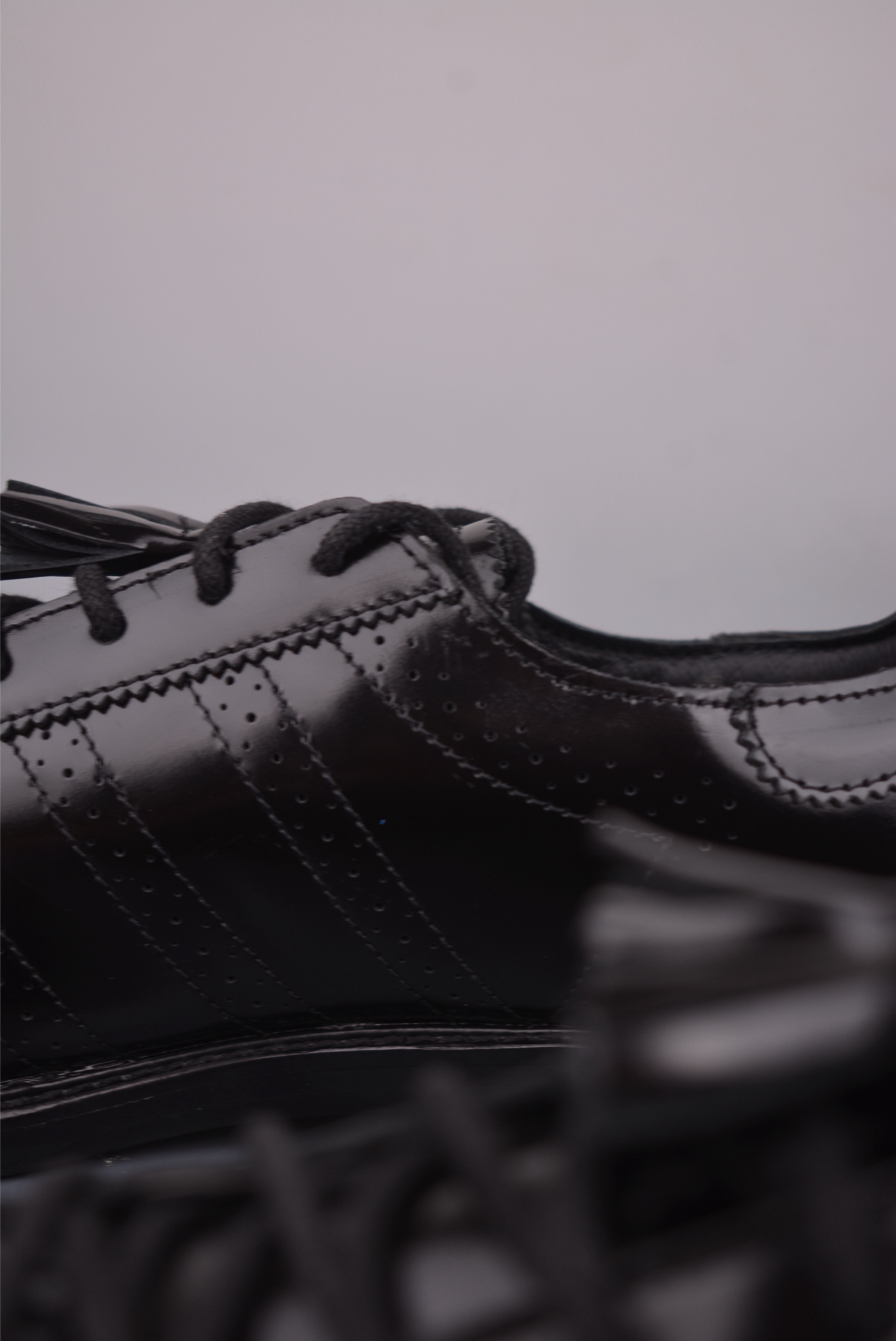 420 CLOT x adidas originals SUPER Dress 复古街头 陈冠希联名款 面黑色漆皮+三叶草贝壳头经典廓形 JR2814