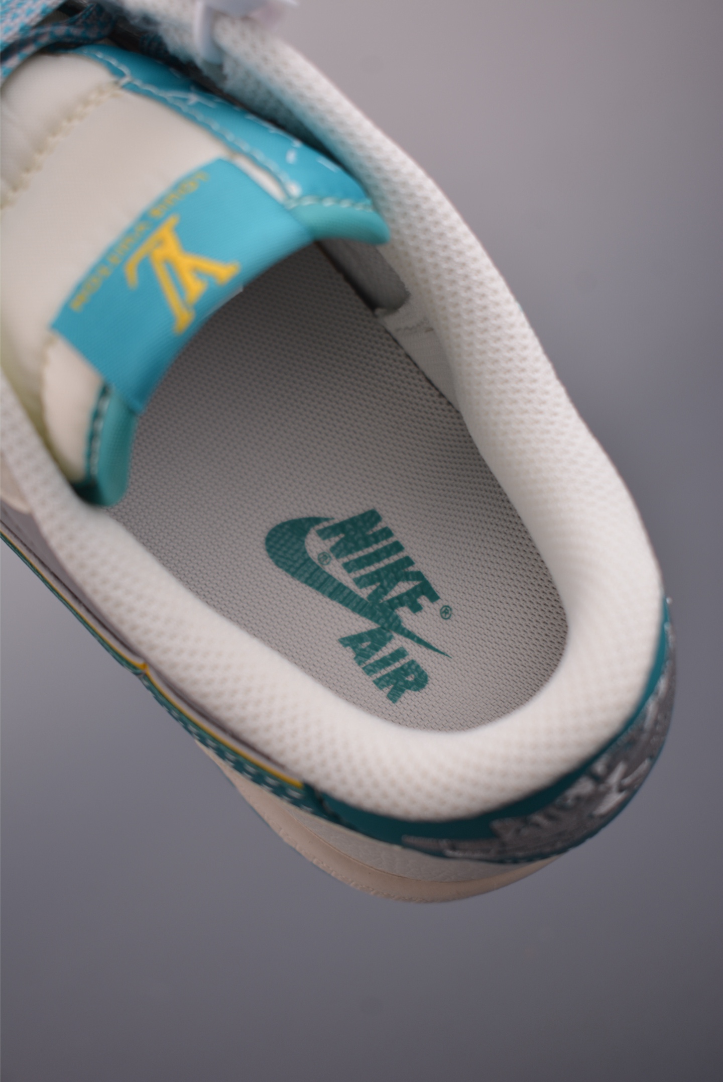 260 Fragment x Travis Scott x LV Air Jordan 1 Low 解构鞋带 三方联名倒钩 ZY1618-086