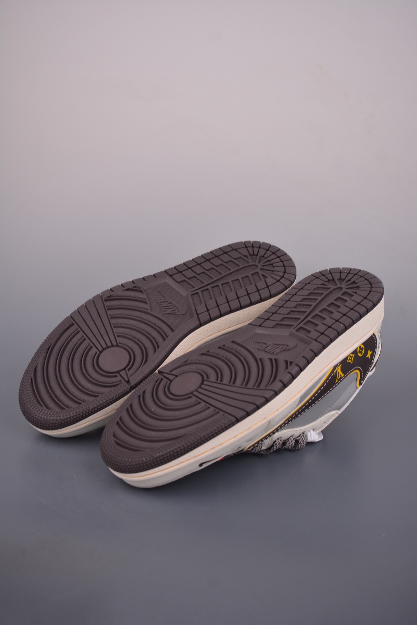 260 Fragment x Travis Scott x LV Air Jordan 1 Low 解构鞋带 三方联名倒钩 ZY1618-011