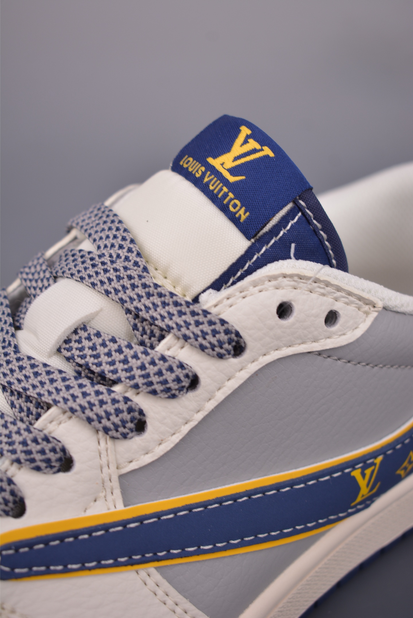 260 Fragment x Travis Scott x LV Air Jordan 1 Low 解构鞋带 三方联名倒钩 全新的三方联名低帮倒钩鞋 ZY1618-012