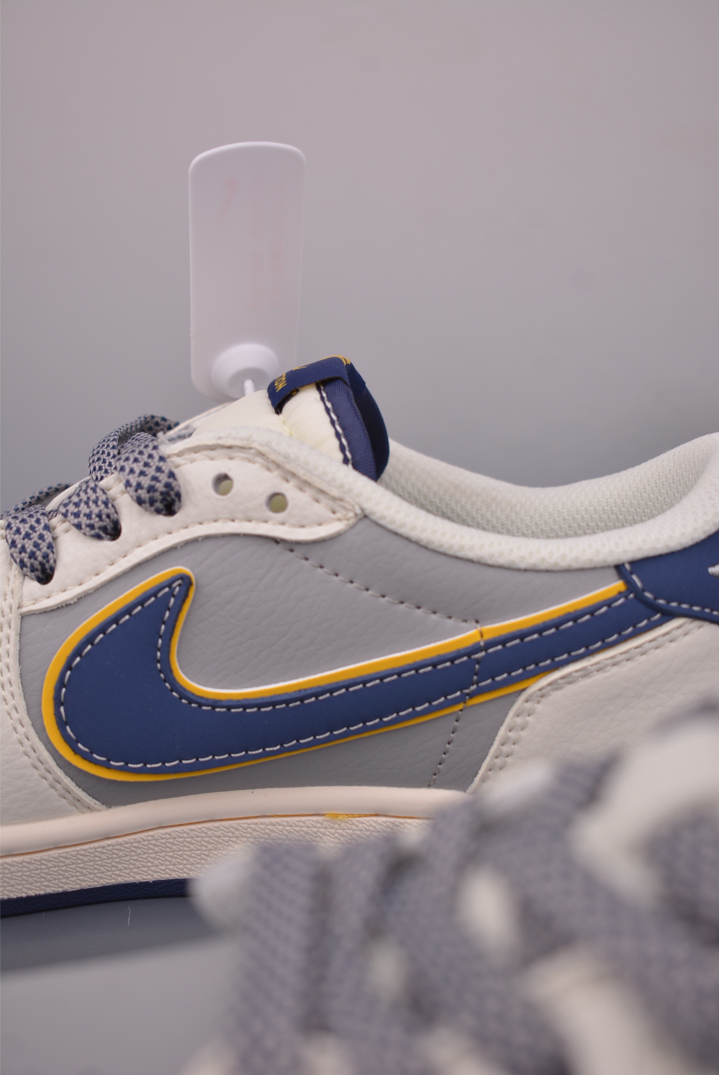 260 Fragment x Travis Scott x LV Air Jordan 1 Low 解构鞋带 三方联名倒钩 全新的三方联名低帮倒钩鞋 ZY1618-012