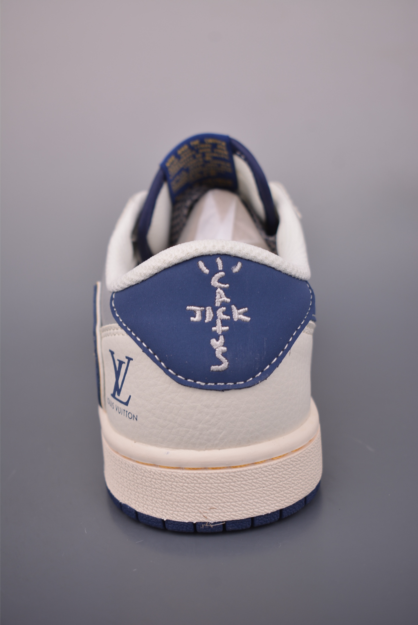 260 Fragment x Travis Scott x LV Air Jordan 1 Low 解构鞋带 三方联名倒钩 全新的三方联名低帮倒钩鞋 ZY1618-012