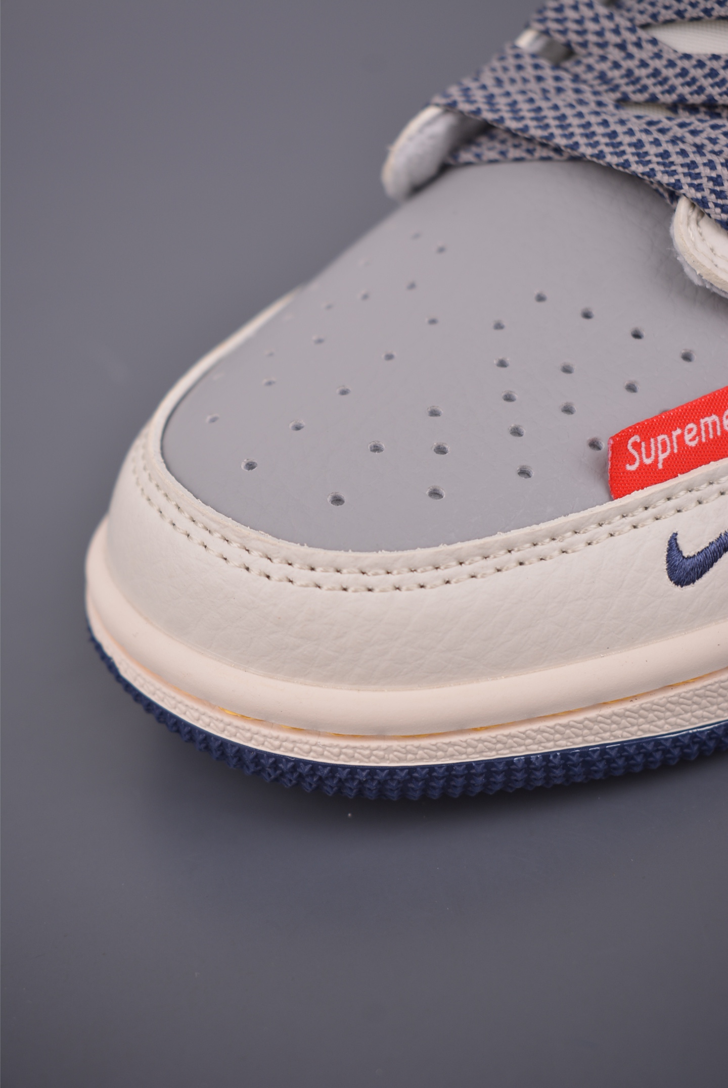 260 Fragment x Travis Scott x LV Air Jordan 1 Low 解构鞋带 三方联名倒钩 全新的三方联名低帮倒钩鞋 ZY1618-012