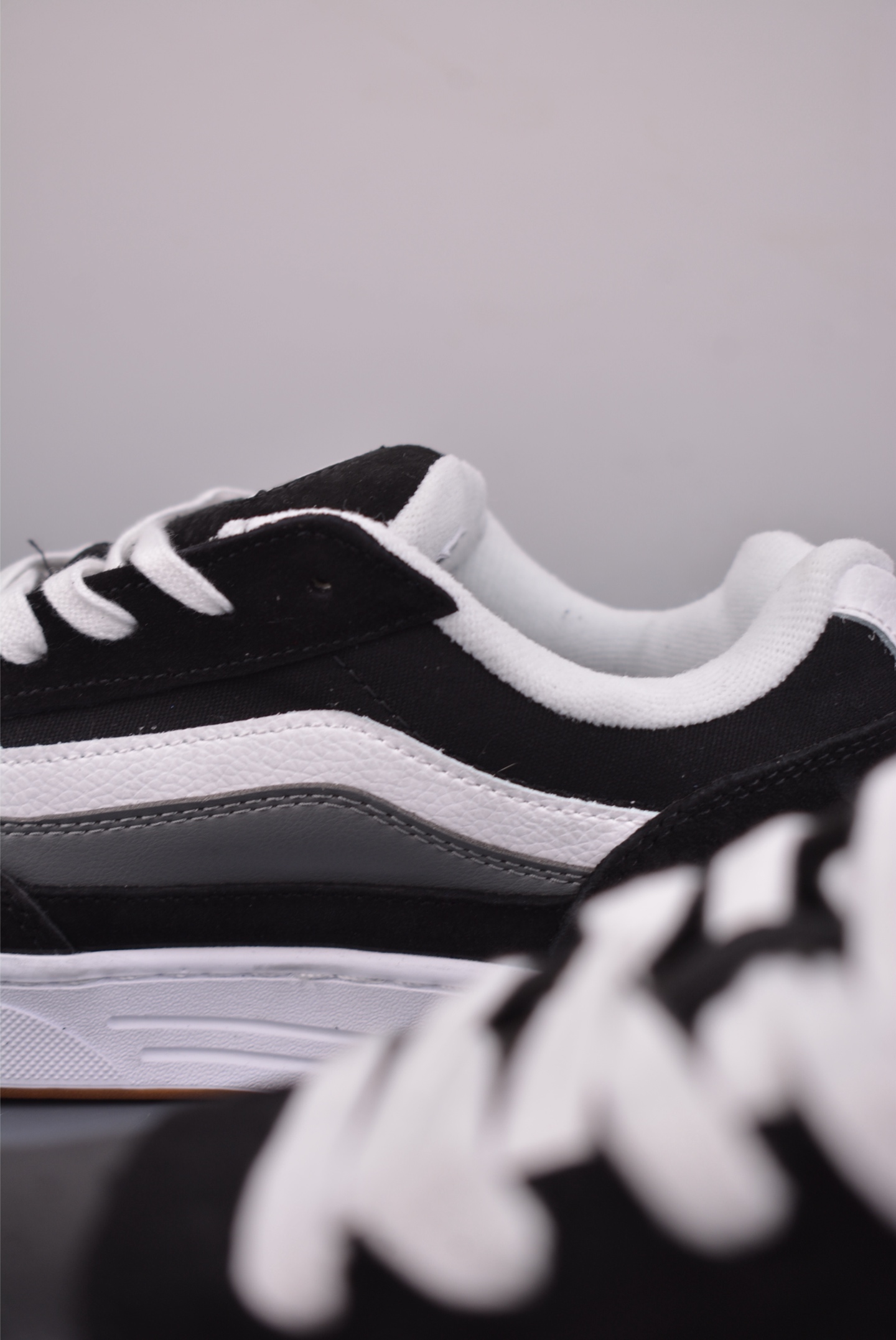 Vans Skate Estazzo 经典复古厚鞋舌面包鞋 VN000D45BYL 蓝黄 VN000D45BA2 黑色 VN000D45BA5 黑灰