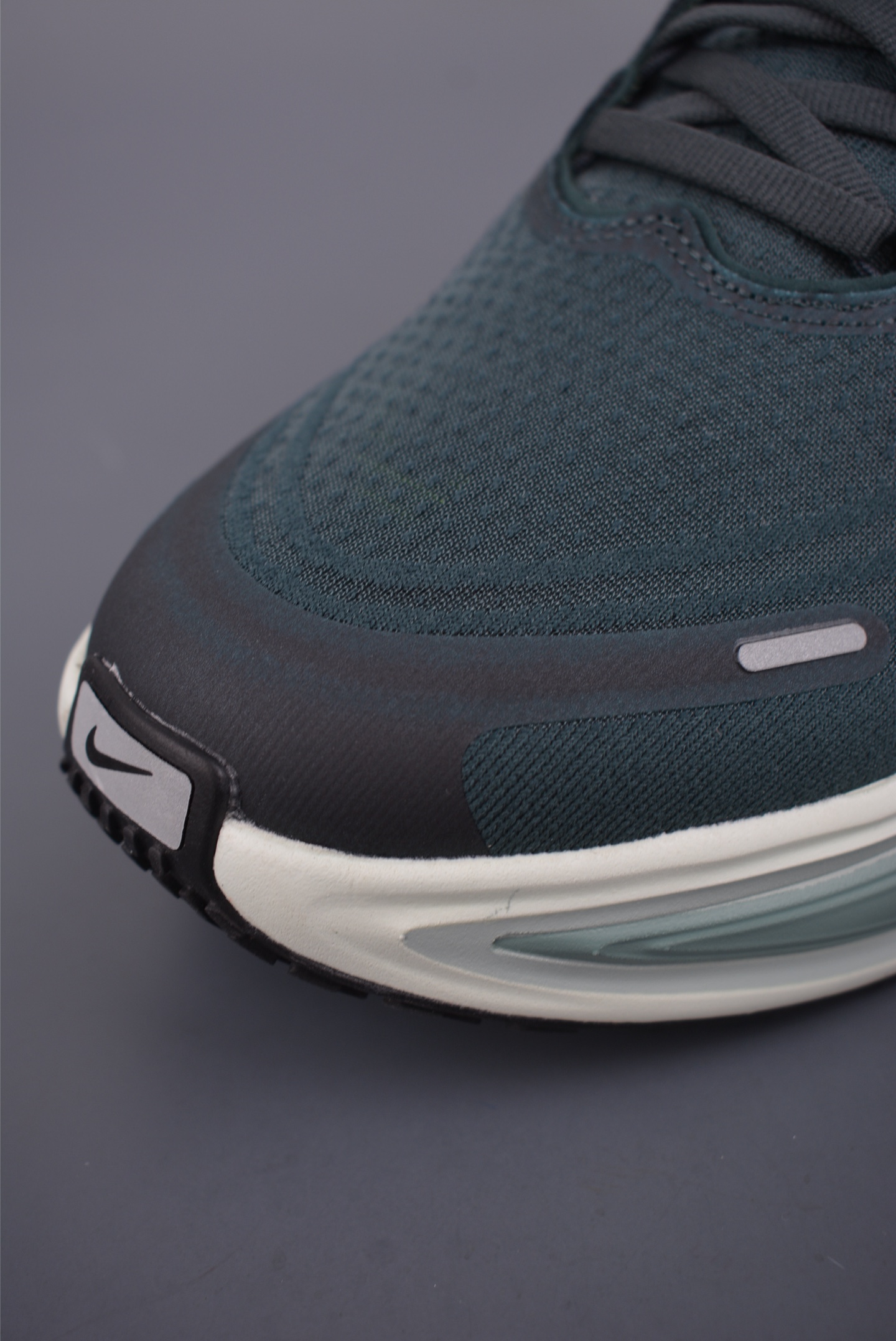 Nike Air Zoom Vomero Plus 运动跑鞋 HV8150-300 Nike Air Zoom Vomero Plus 运动跑鞋 HV8150-300