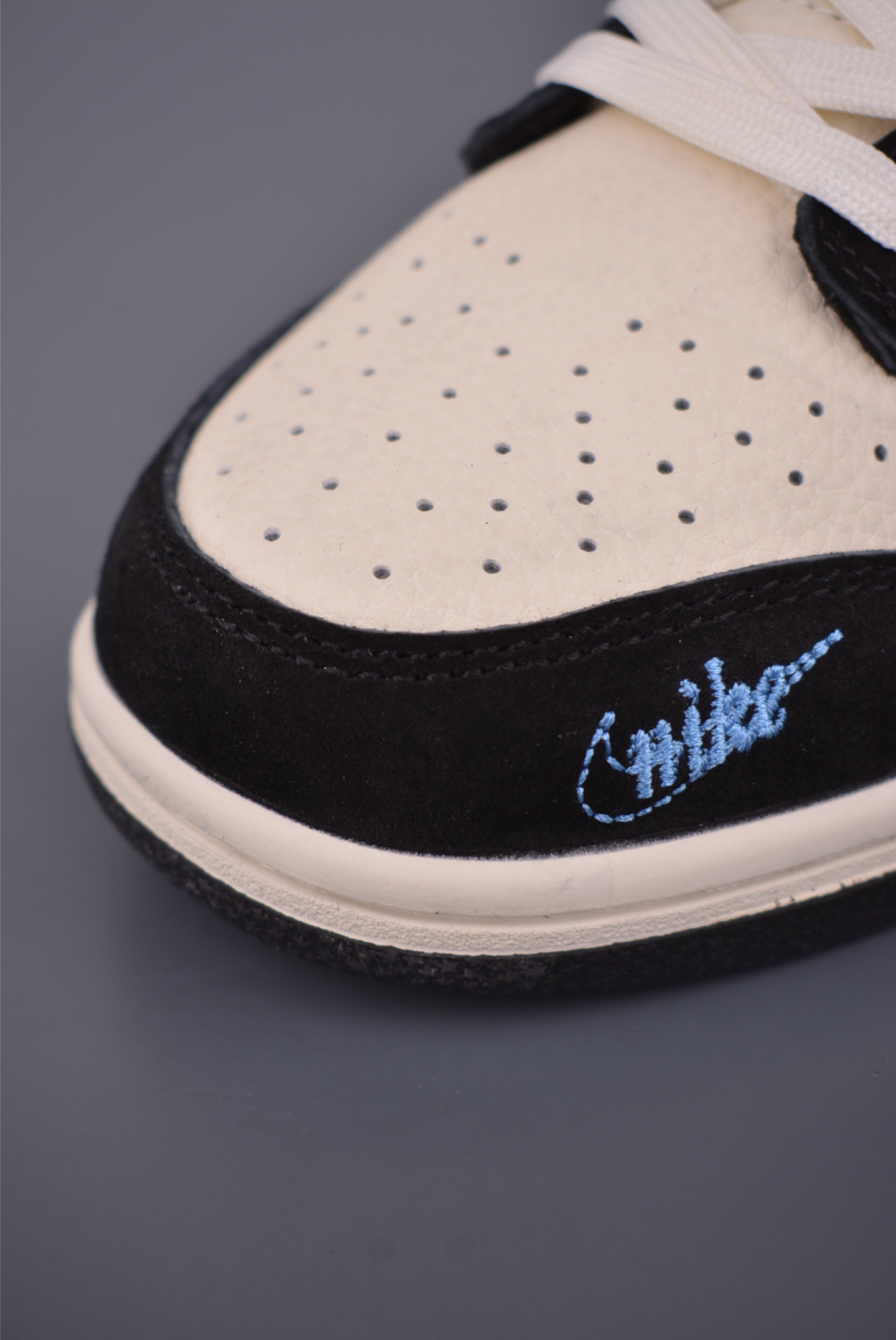 Nike SB Dunk Low 巴黎世家联名 DS6608-015