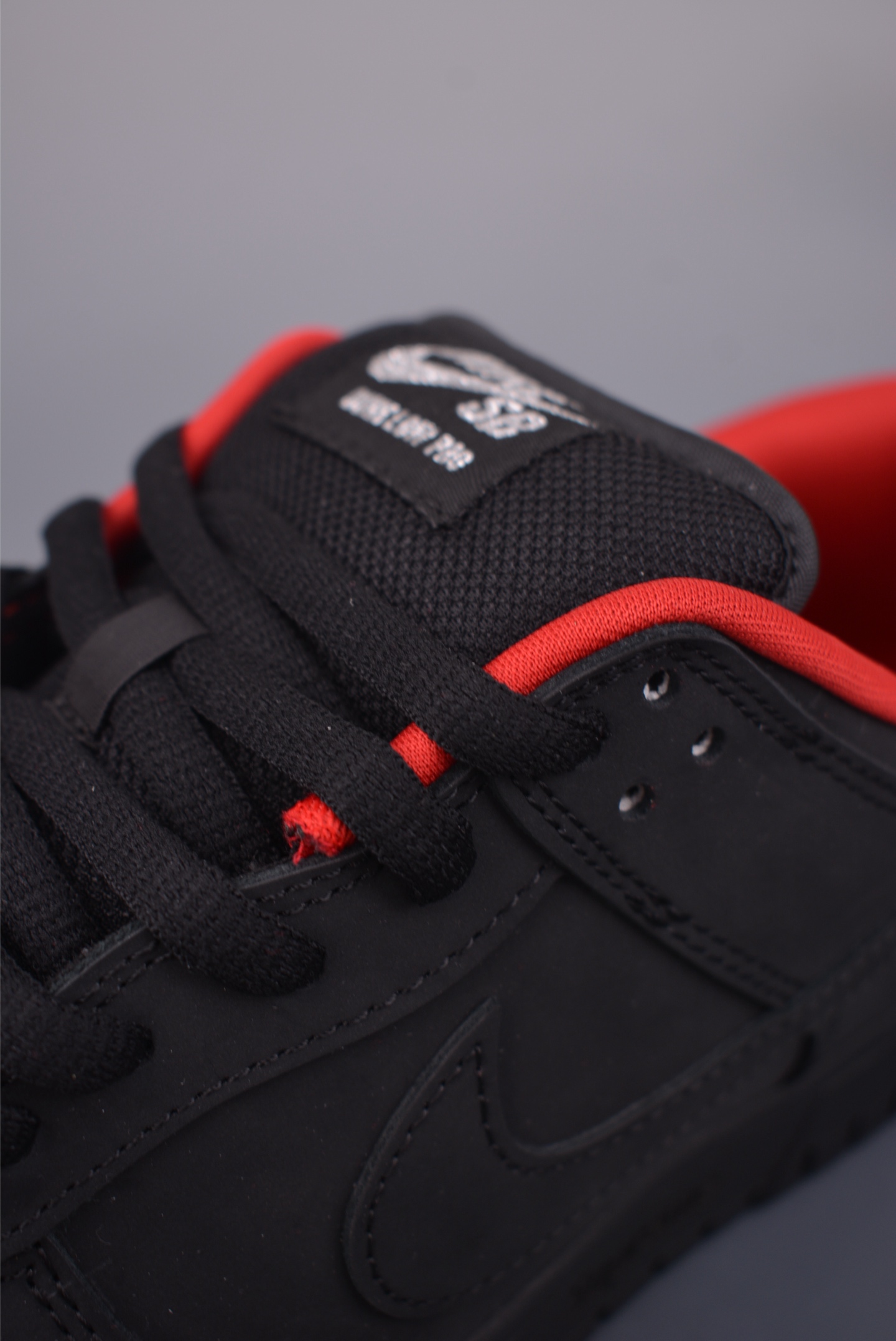 Nike SB Dunk Low HQ8487-001