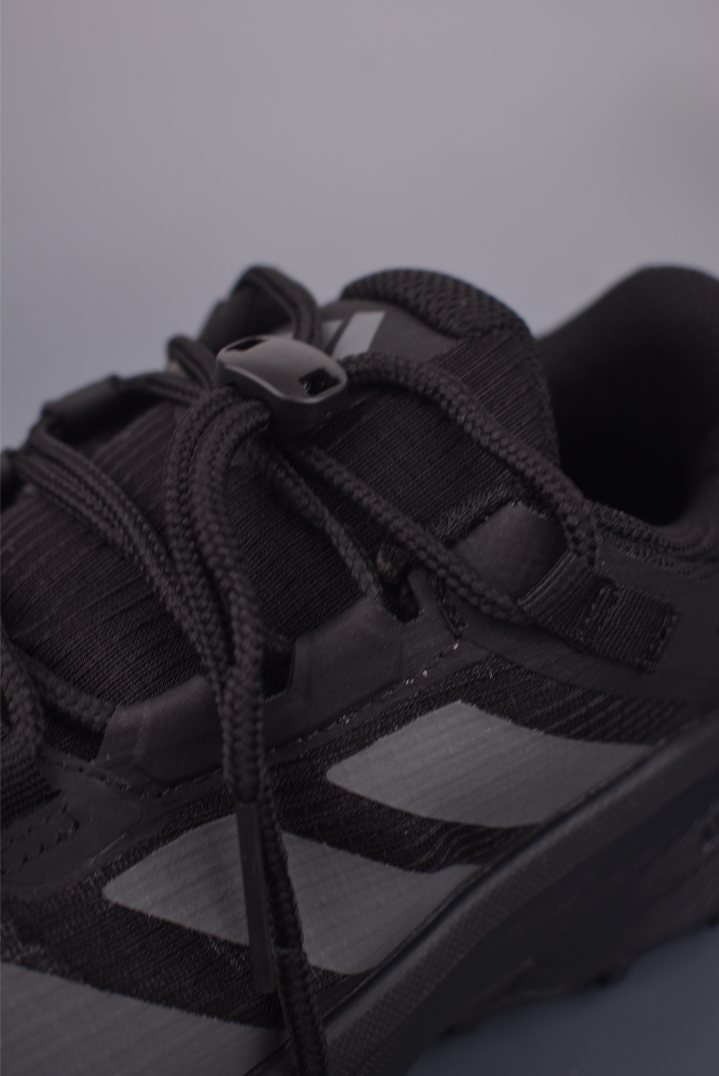 adidas TERREX FREEHIKER SL GTX 硬核的薄底徒步鞋 HQ4865