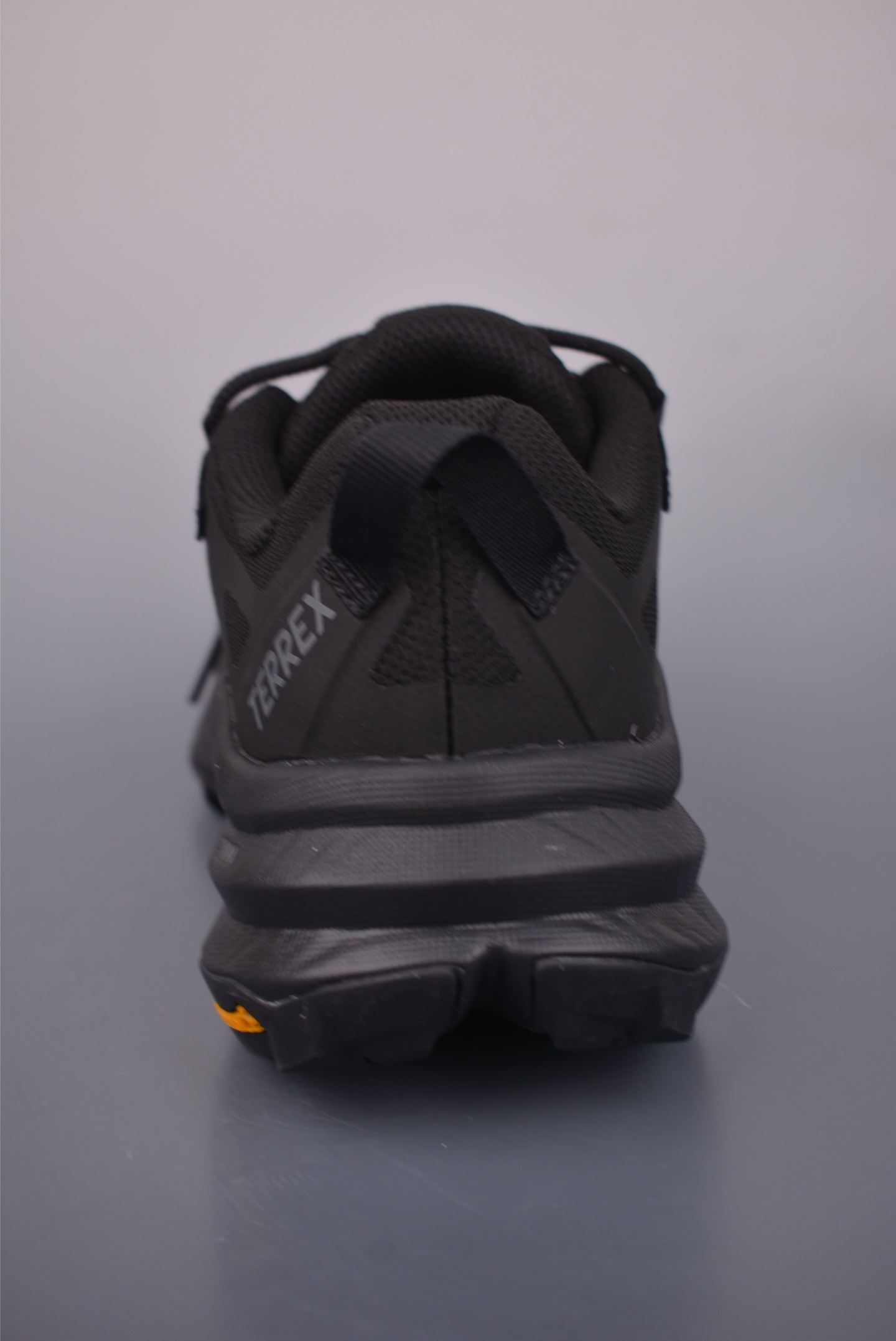 adidas TERREX FREEHIKER SL GTX 硬核的薄底徒步鞋 HQ4865