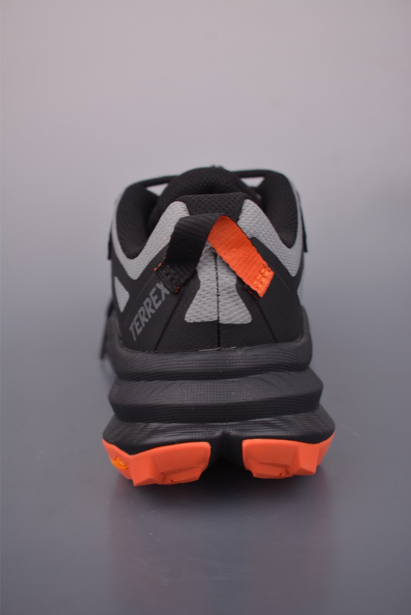 adidas TERREX FREEHIKER SL GTX 硬核的薄底徒步鞋 HQ4869