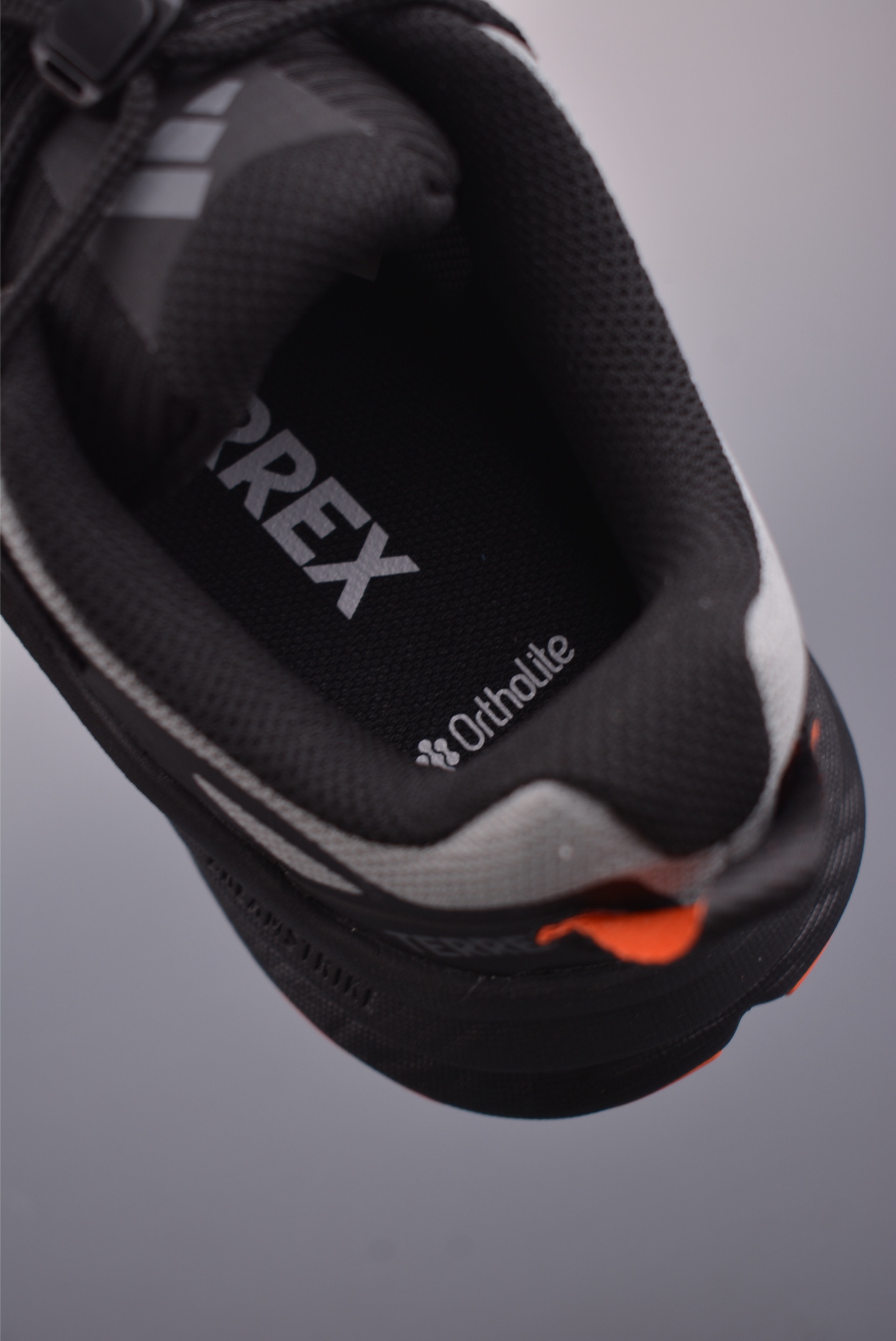 adidas TERREX FREEHIKER SL GTX 硬核的薄底徒步鞋 HQ4869