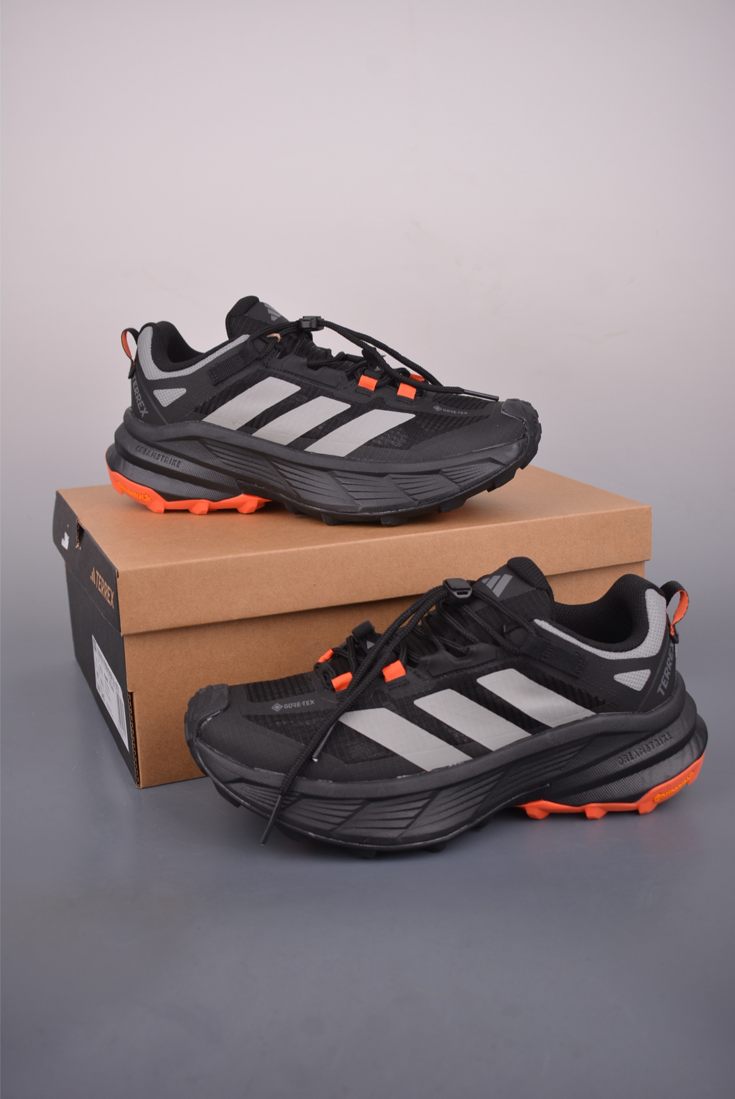 adidas TERREX FREEHIKER SL GTX 硬核的薄底徒步鞋 HQ4869