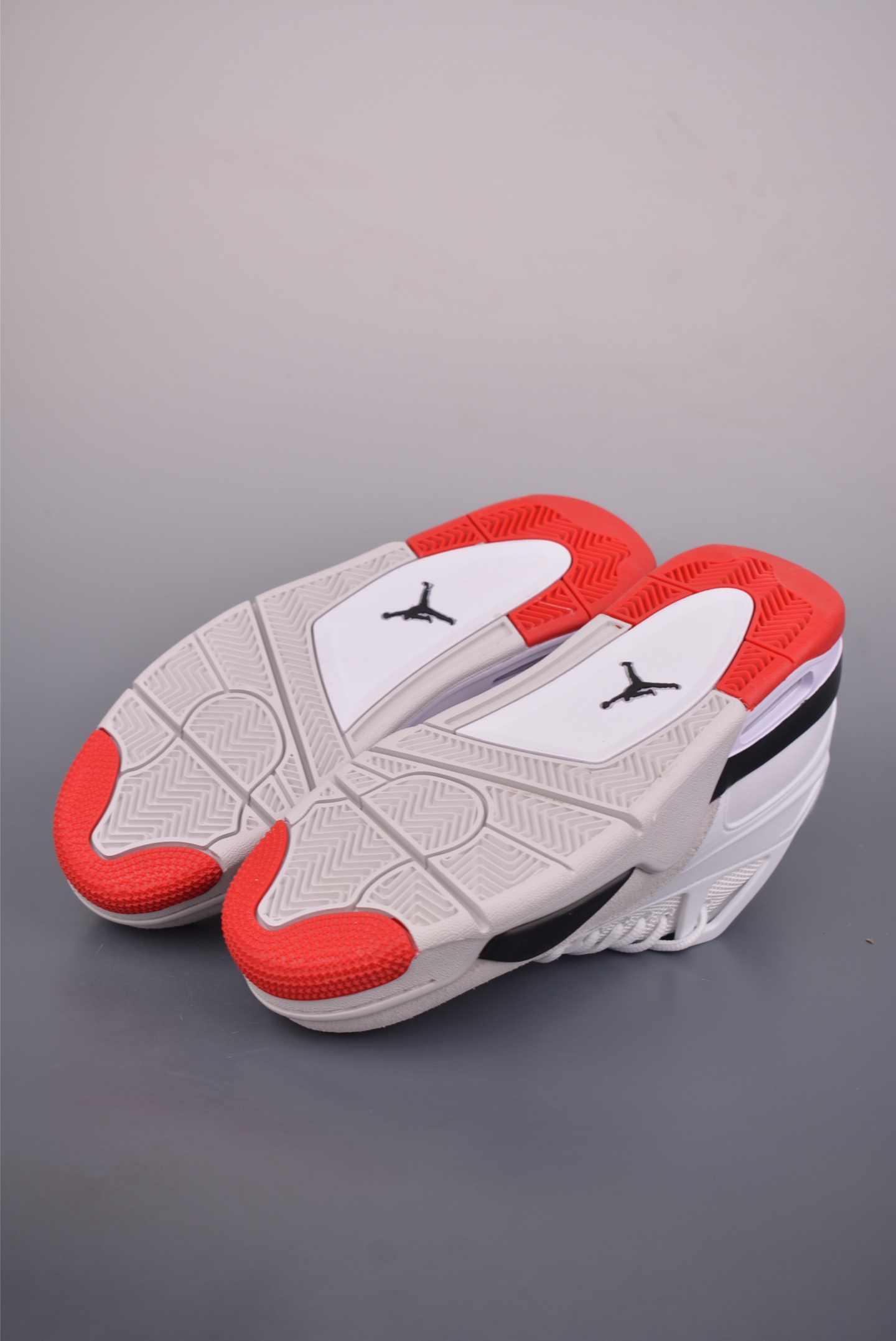 Nigel Sylvester x Jordan Air Jordan 4 RM SP AJ4低帮 复刻麂皮白黑红 FQ7939-102