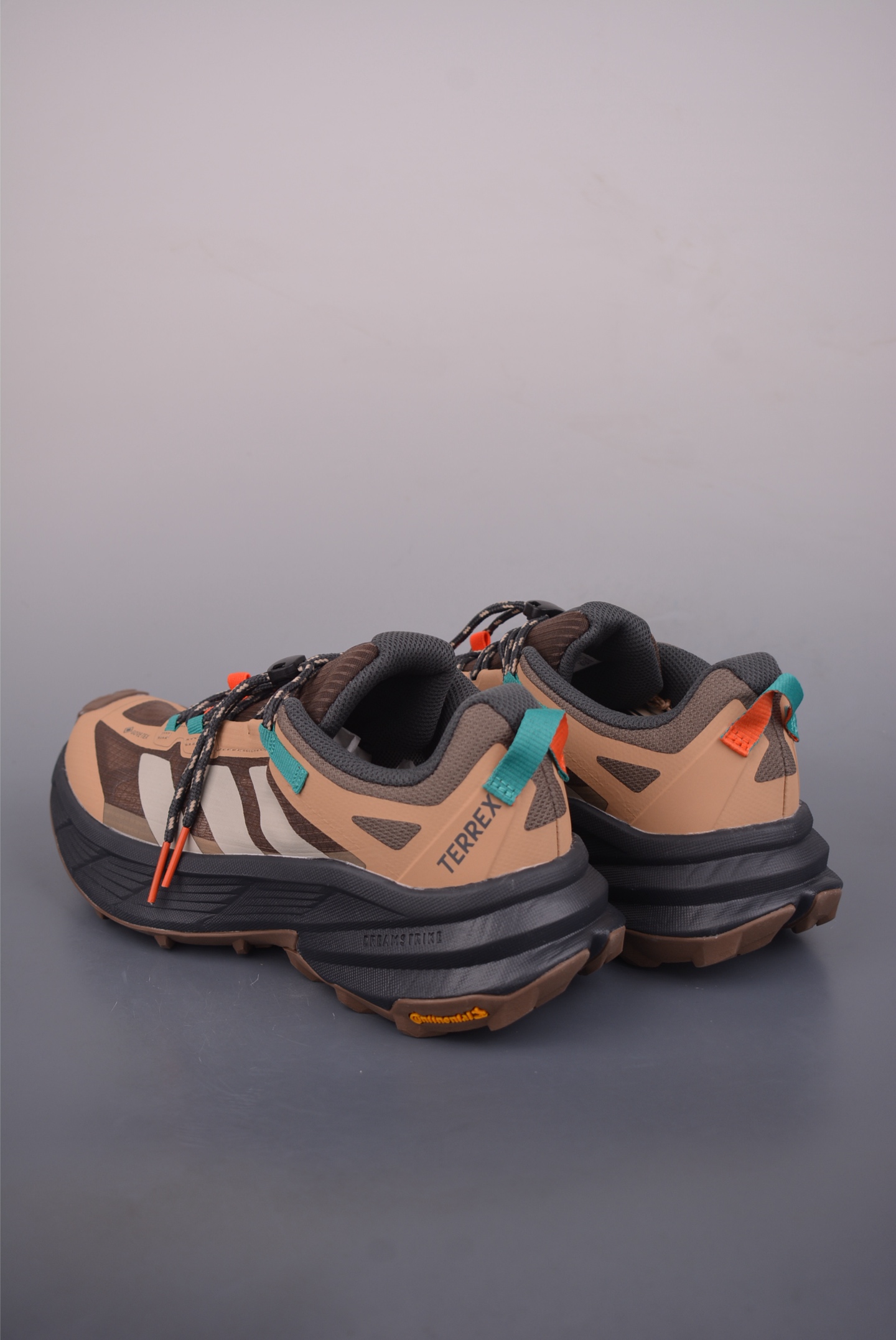 170 adidas TERREX FREEHIKER SL GTX 硬核的薄底徒步鞋 JP6866