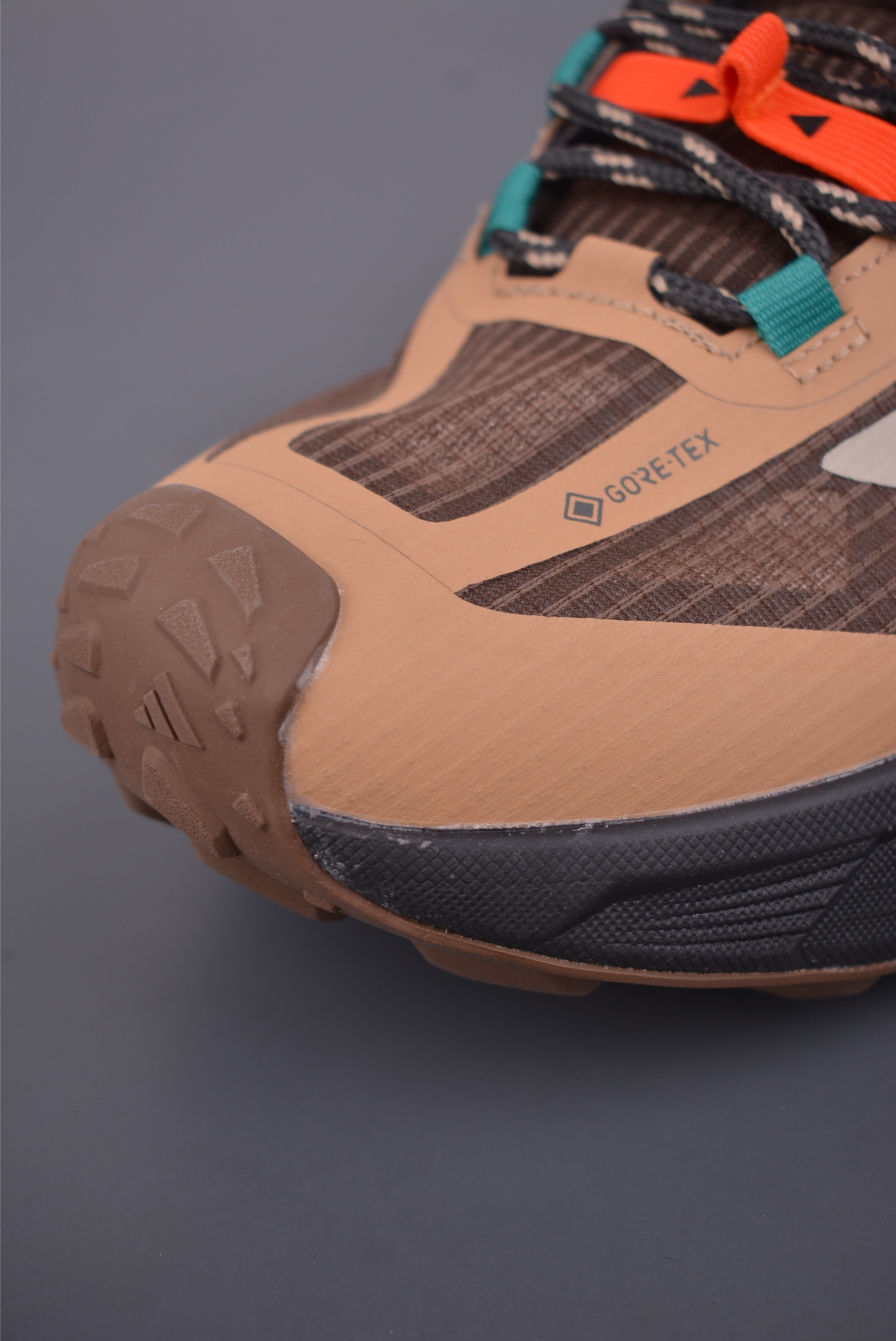 170 adidas TERREX FREEHIKER SL GTX 硬核的薄底徒步鞋 JP6866