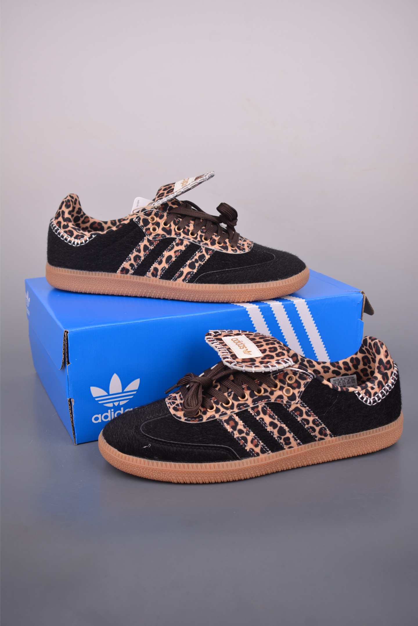 140 Adidas三叶草SAMBA W 休闲板鞋 KJ6590