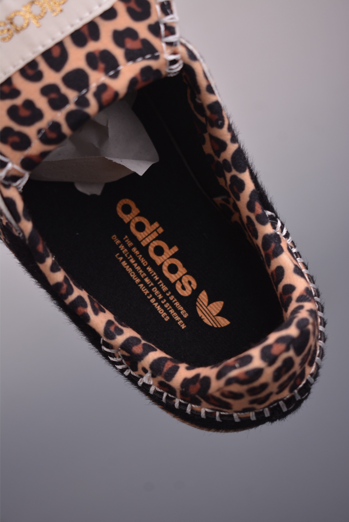 140 Adidas三叶草SAMBA W 休闲板鞋 KJ6590