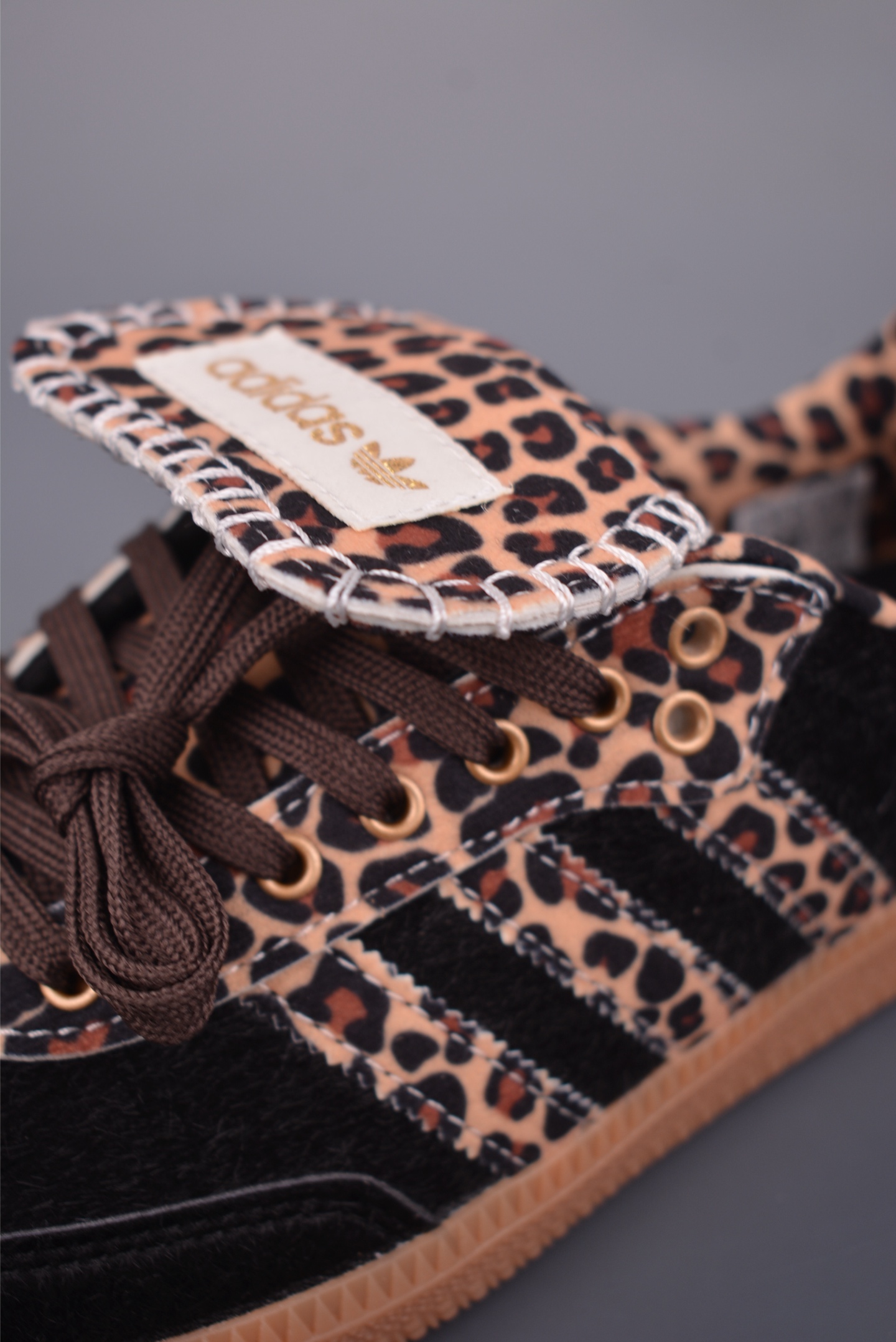 140 Adidas三叶草SAMBA W 休闲板鞋 KJ6590