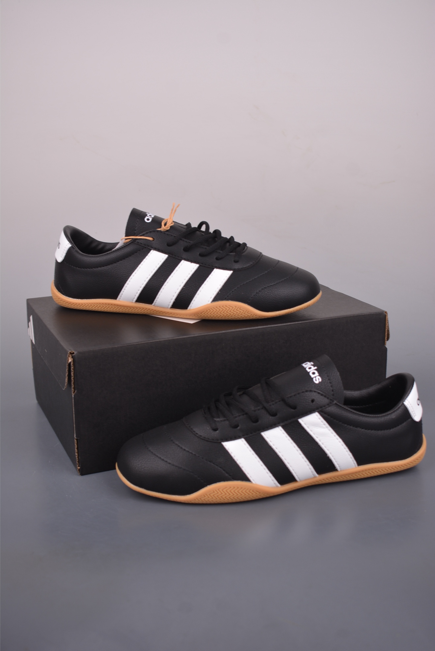 130 adidad GRAND COURT LO 网球运动休闲板鞋 JQ9684