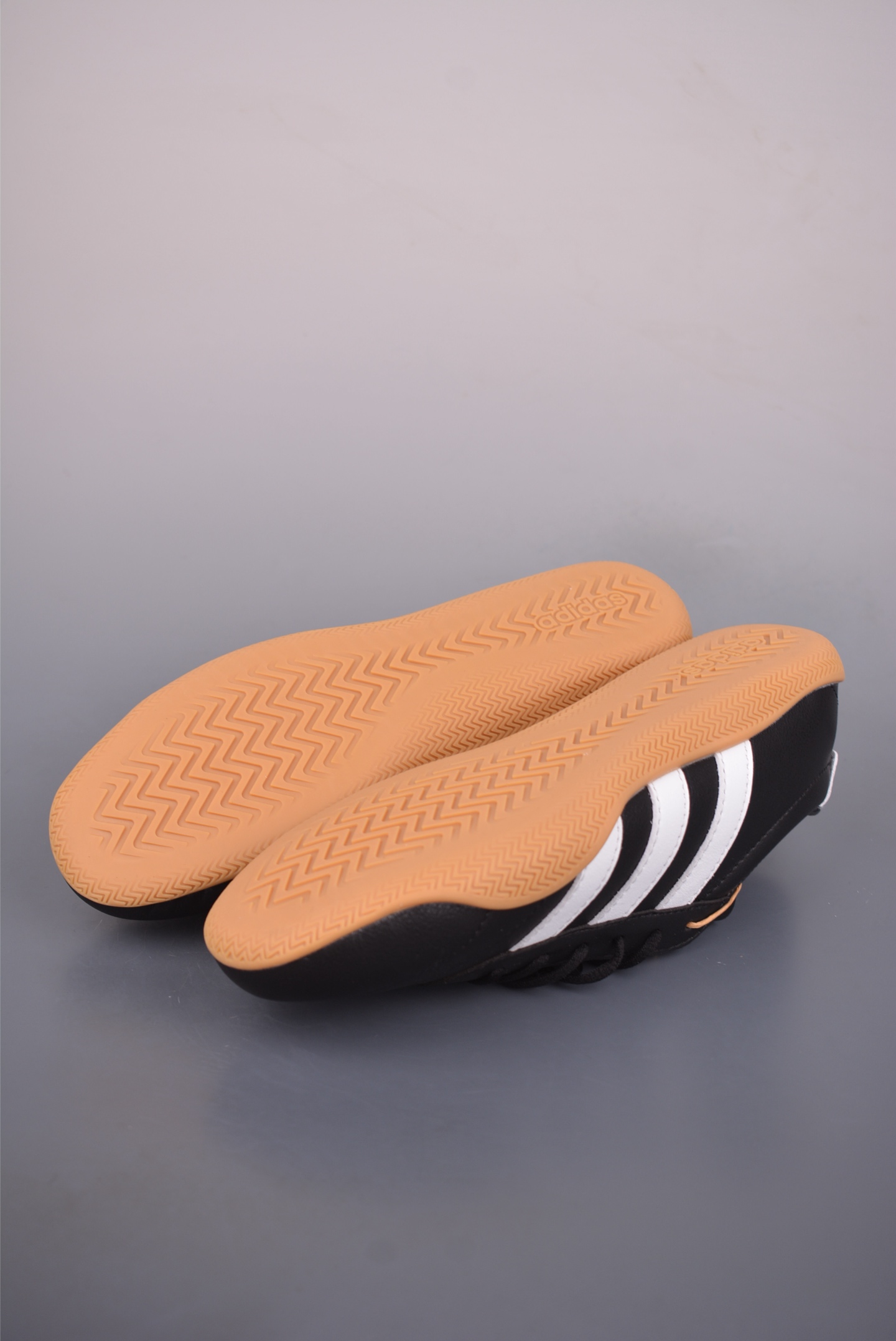 130 adidad GRAND COURT LO 网球运动休闲板鞋 JQ9684