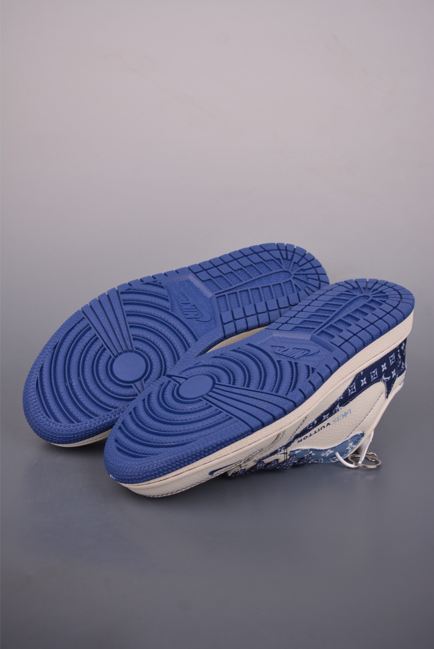 Fragment x Travis Scott x LV Air Jordan 1 Low 解构鞋带 三方联名倒钩 XD1979-002