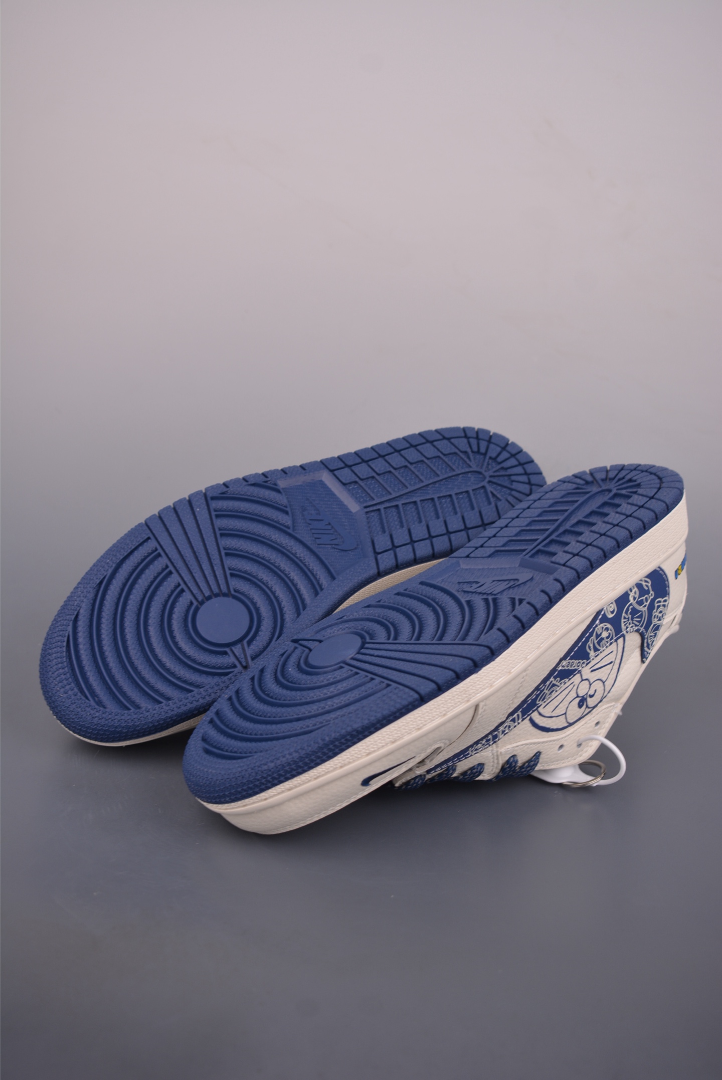 Fragment x Travis Scott x 哆啦A梦 Air Jordan 1 Low 解构鞋带 XB1979-015