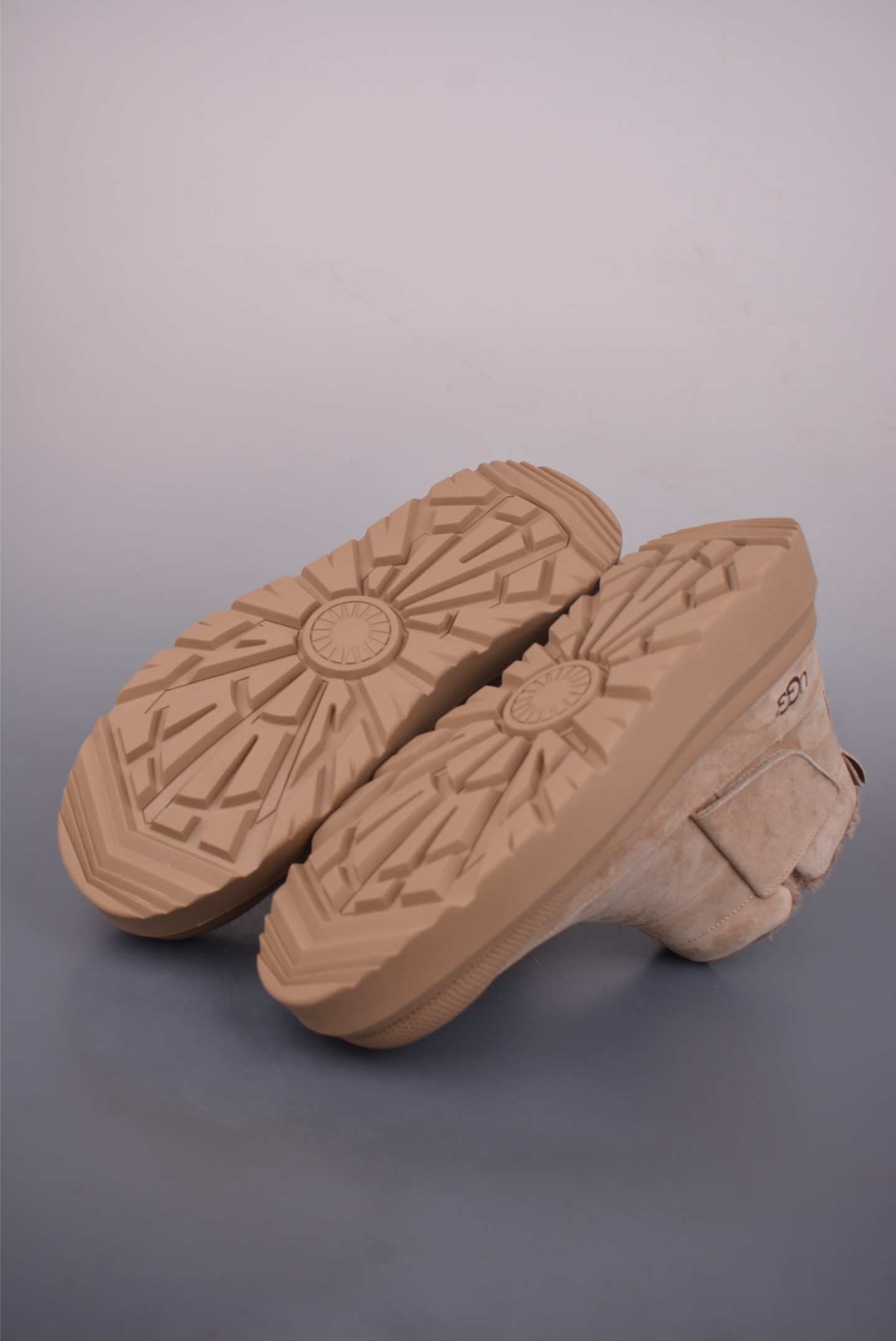 280 美国轻奢品牌 UGG Tasman Weather Hybrid 塔斯曼混合系列轻量休闲鞋 U6337M