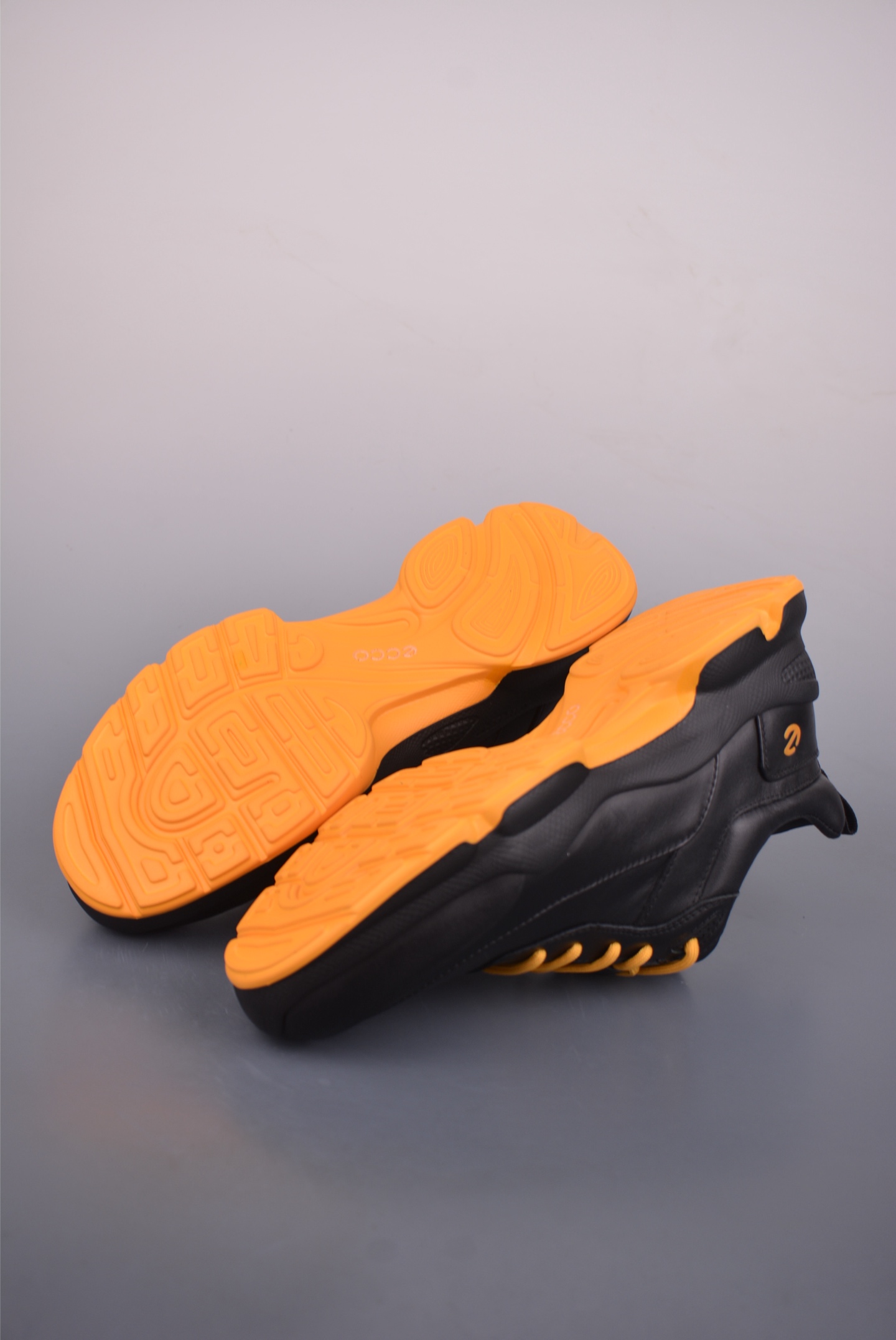 300 ECCO爱步老爹鞋男子夏季新款 全头层百搭潮流户外运动鞋 825922