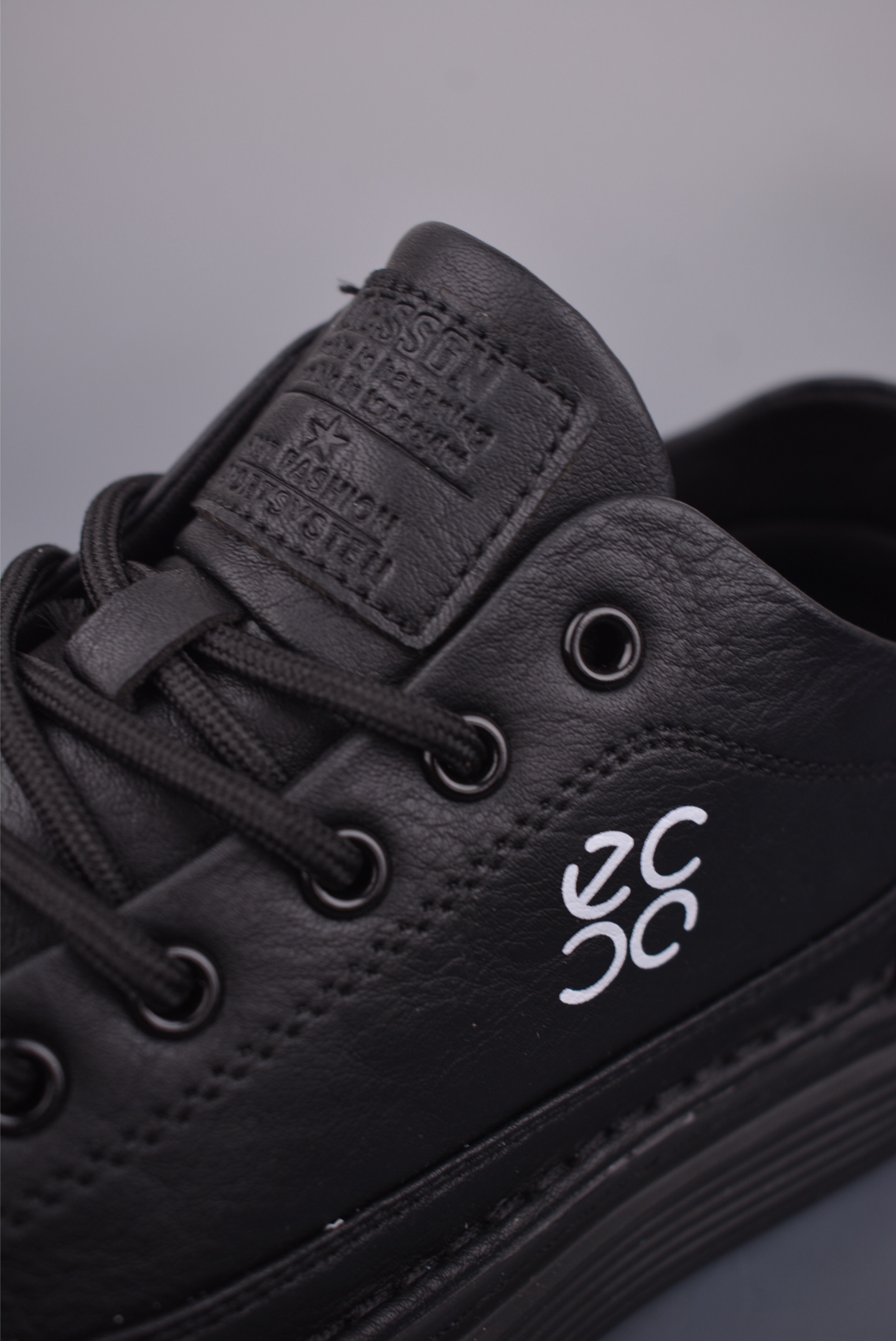 220 Ecco爱步男鞋2025年新款 拼接板鞋拼色 街头轻巧系列 800859