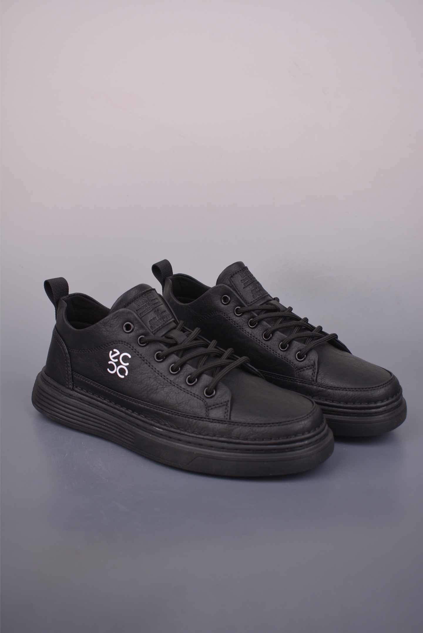 220 Ecco爱步男鞋2025年新款 拼接板鞋拼色 街头轻巧系列 800859