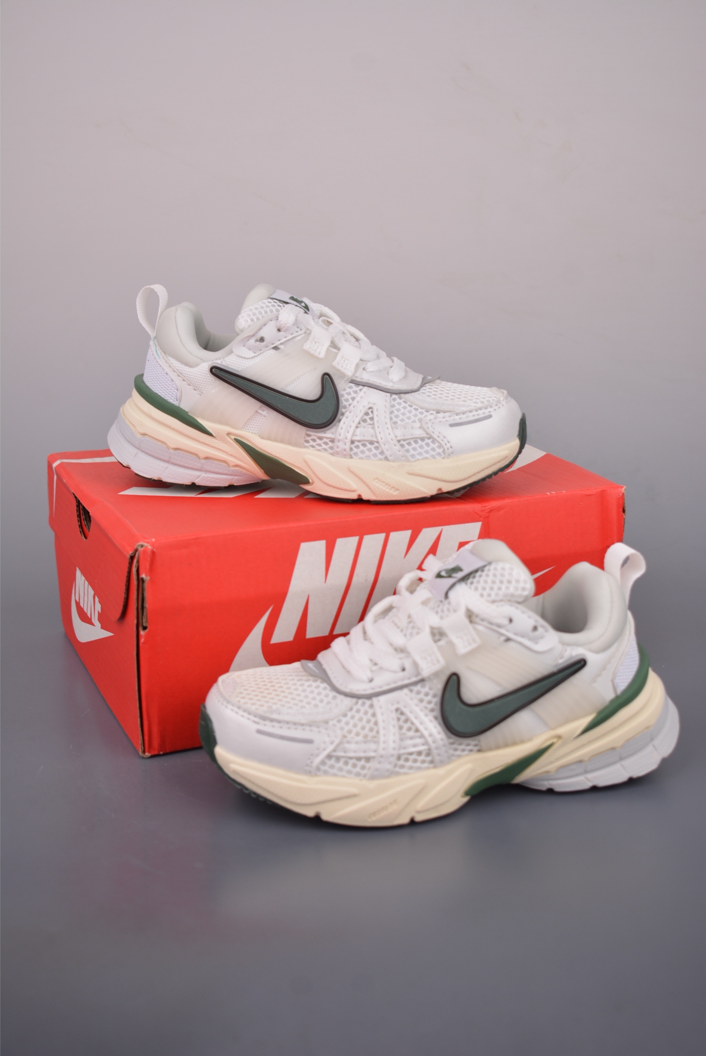 NIKE V2K Runtekk 童鞋 休闲运动慢跑鞋 FZ3596