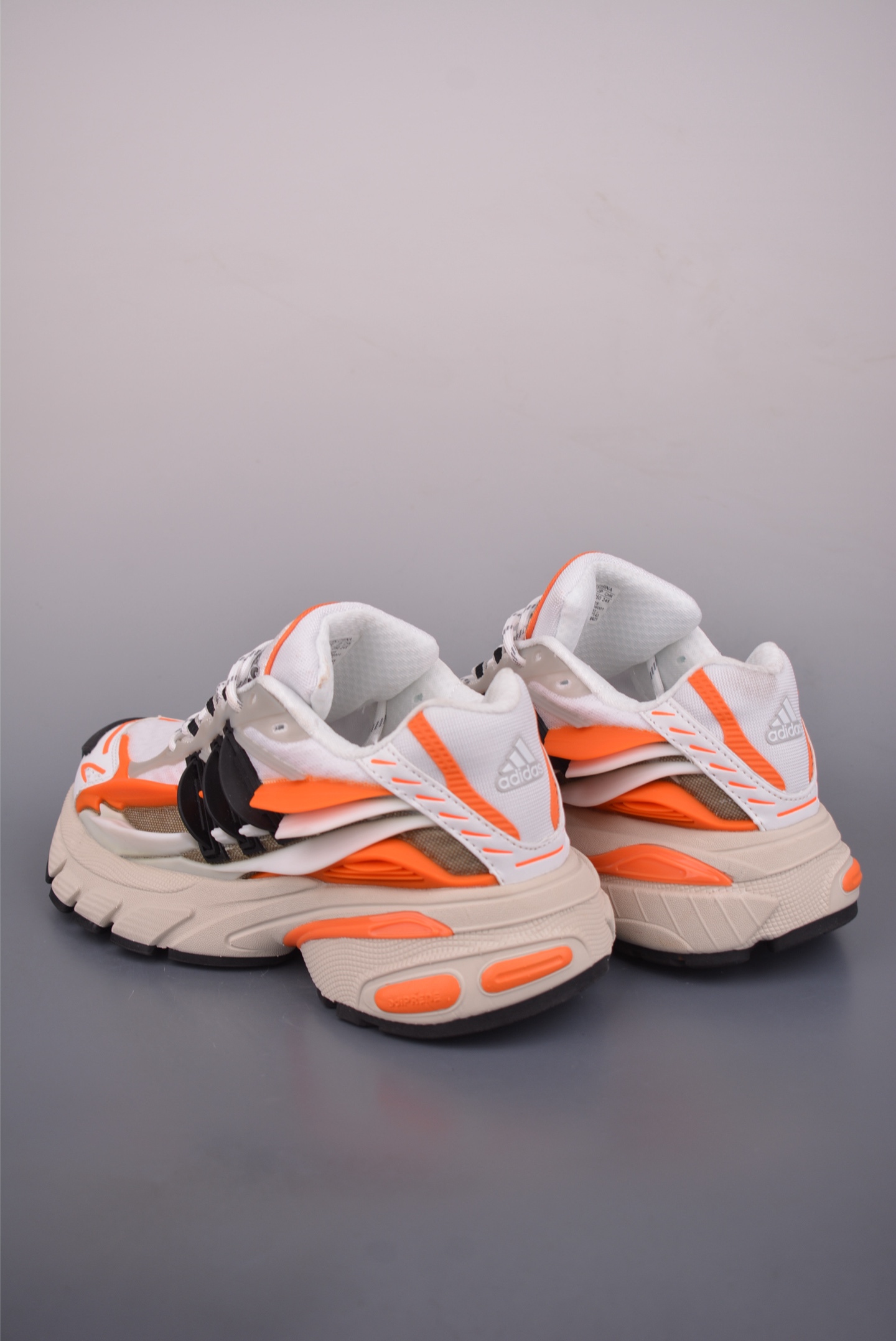 Pharrell x adidas Adistar Jellyfish 低帮复古风老爹鞋 JP9261