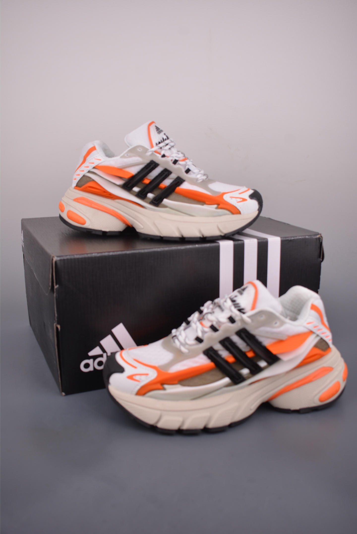 Pharrell x adidas Adistar Jellyfish 低帮复古风老爹鞋 JP9261