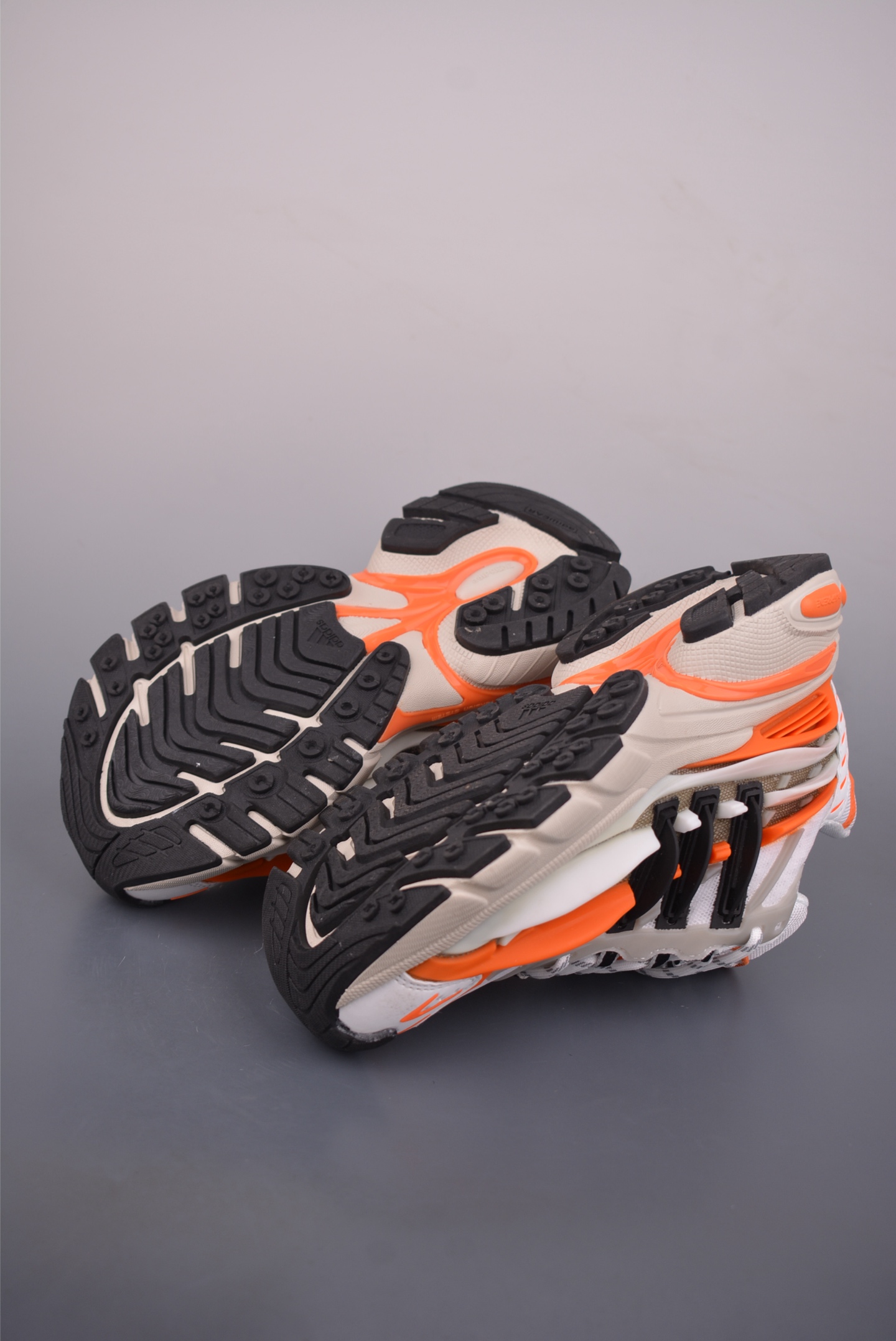 Pharrell x adidas Adistar Jellyfish 低帮复古风老爹鞋 JP9261