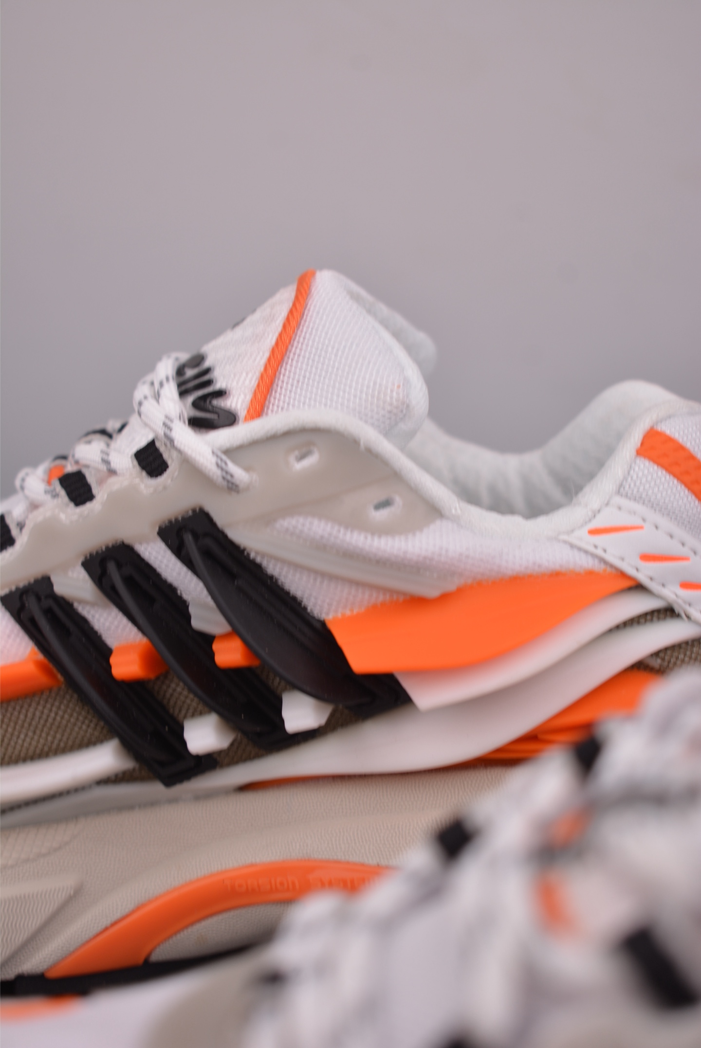 Pharrell x adidas Adistar Jellyfish 低帮复古风老爹鞋 JP9261